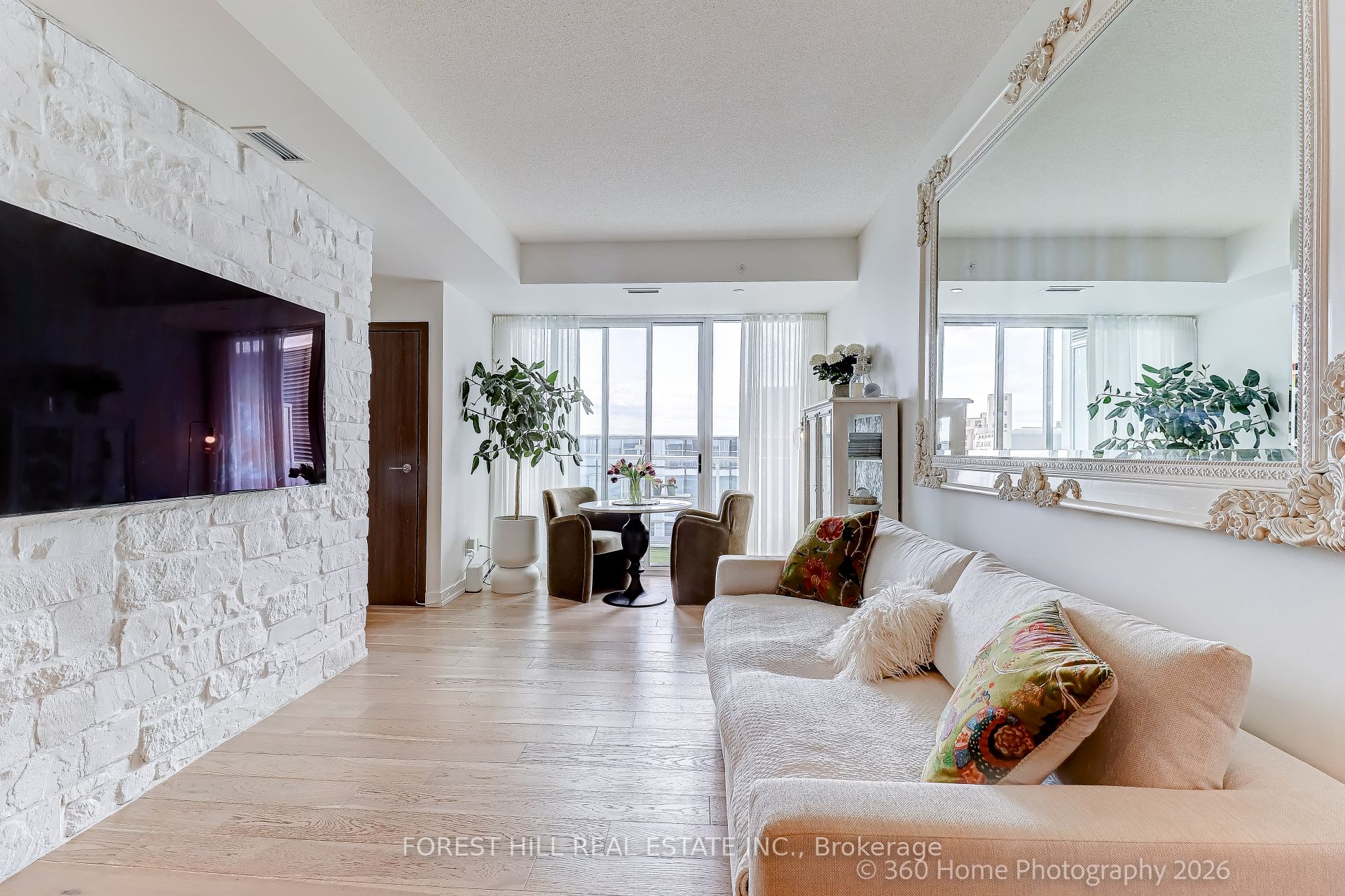 17 Bathurst Street 1215, Toronto, ON M5V 0N1 photo 2