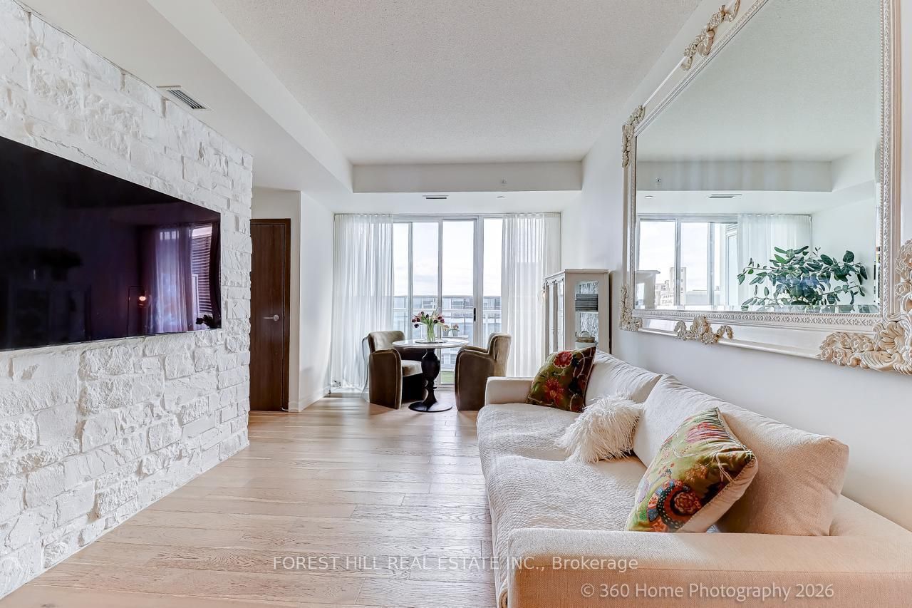 17 Bathurst Street 1215, Toronto, ON M5V 0N1 photo 3