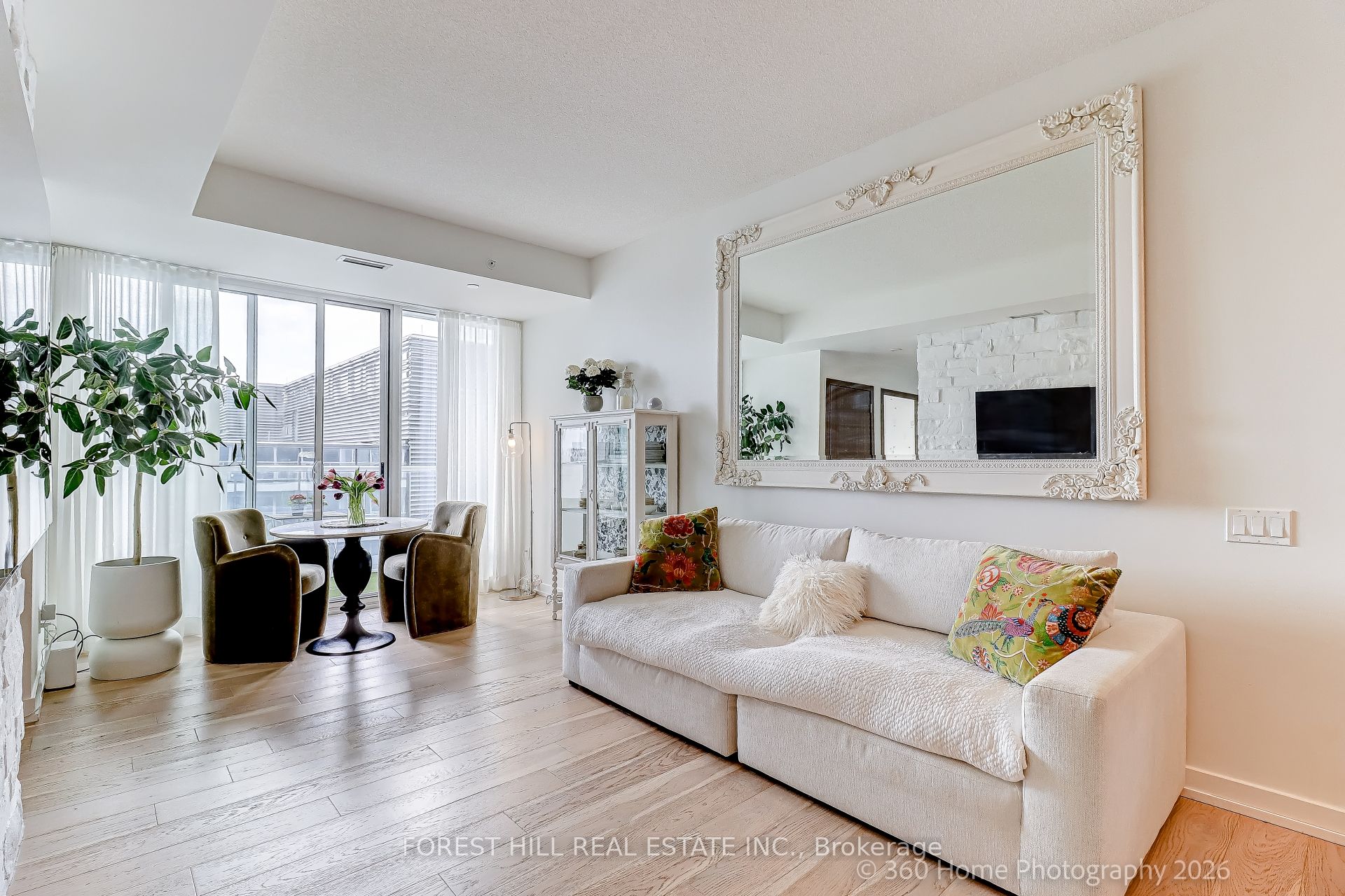 17 Bathurst Street 1215, Toronto, ON M5V 0N1 photo 5