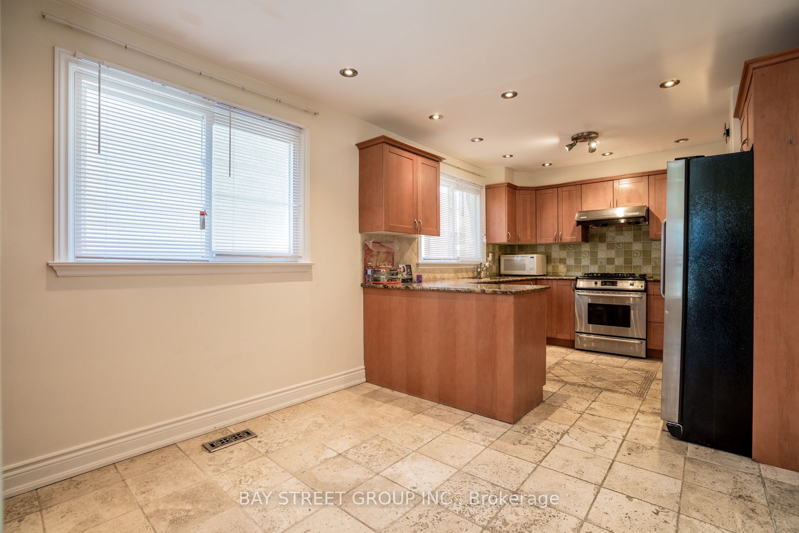 38 Foursome Crescent, Toronto, ON M2P 1W3 photo 2