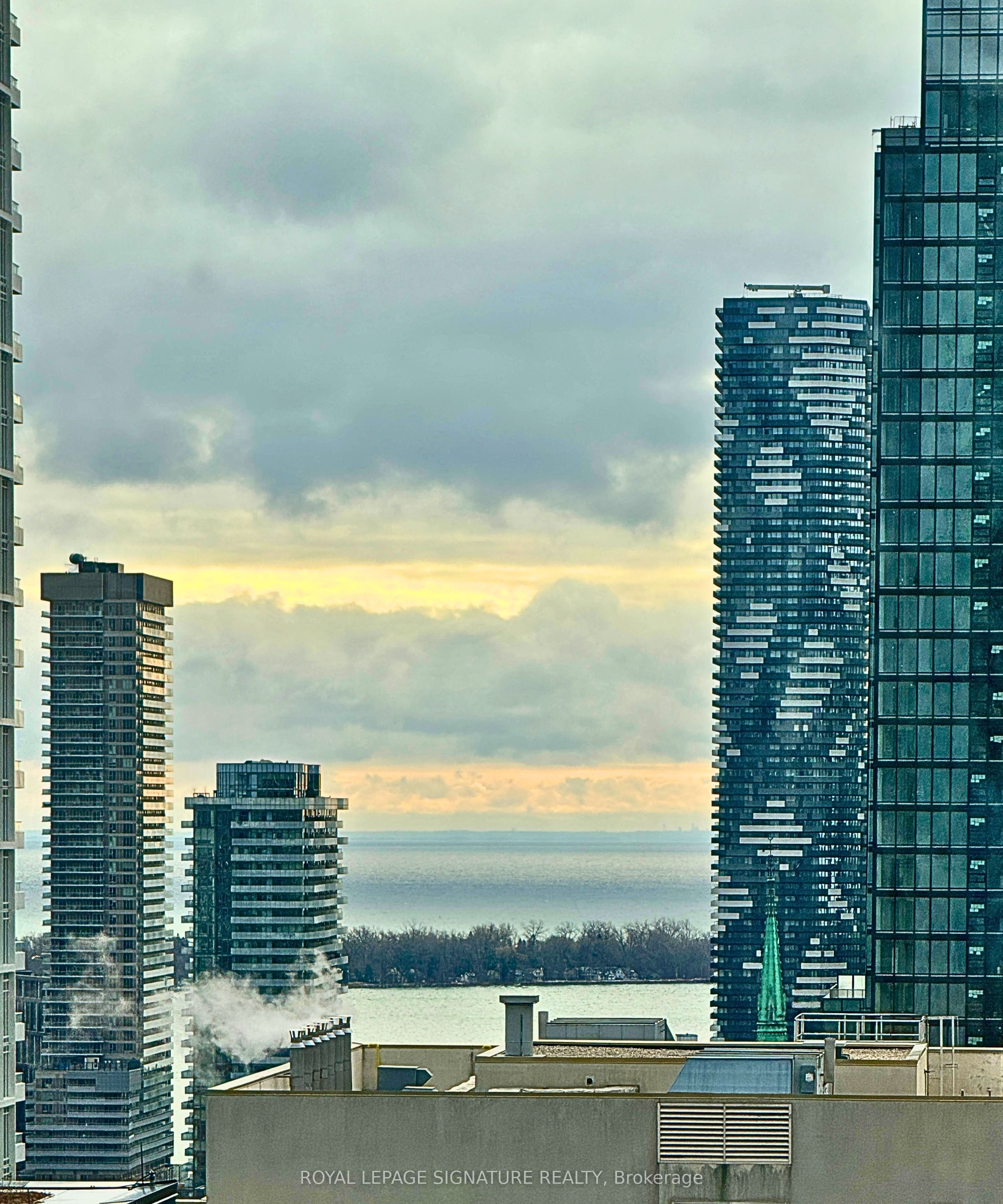 82 Dalhousie Street 3307, Toronto, ON M5B 1Y7 photo 3