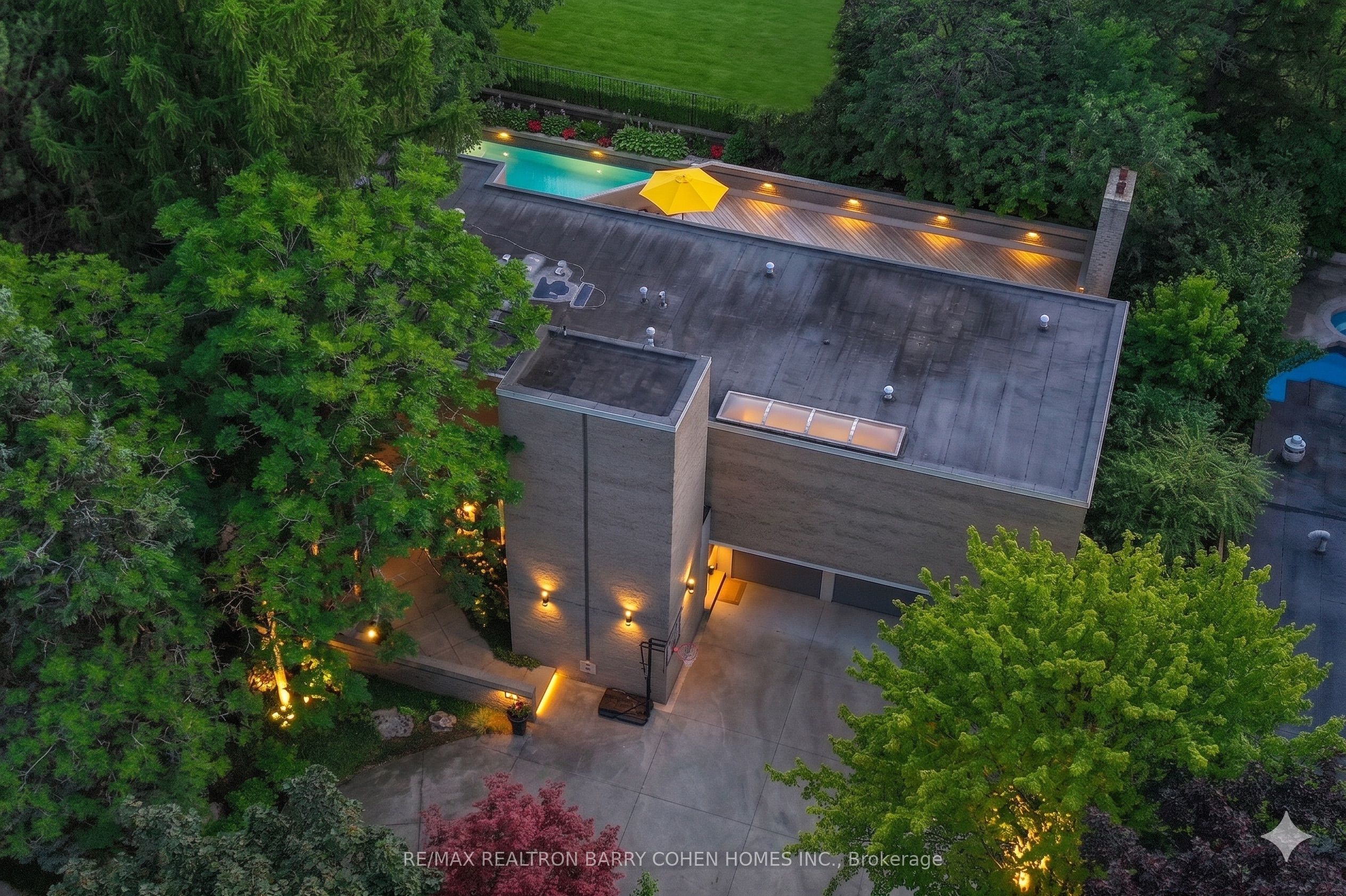 10 Penwood Crescent, Toronto, ON M3B 2B9 photo 2