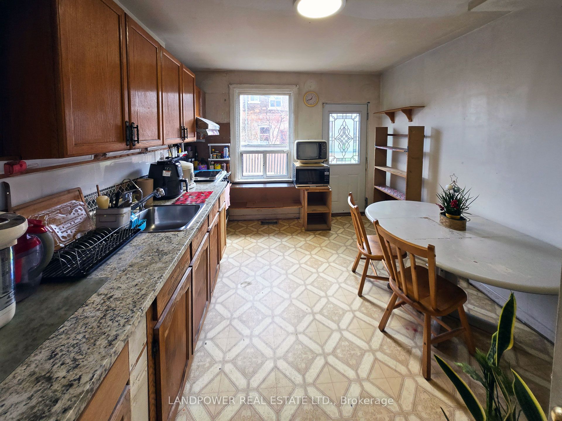 9 Saint Clarens Avenue, Toronto, ON M6K 2S2 photo 2