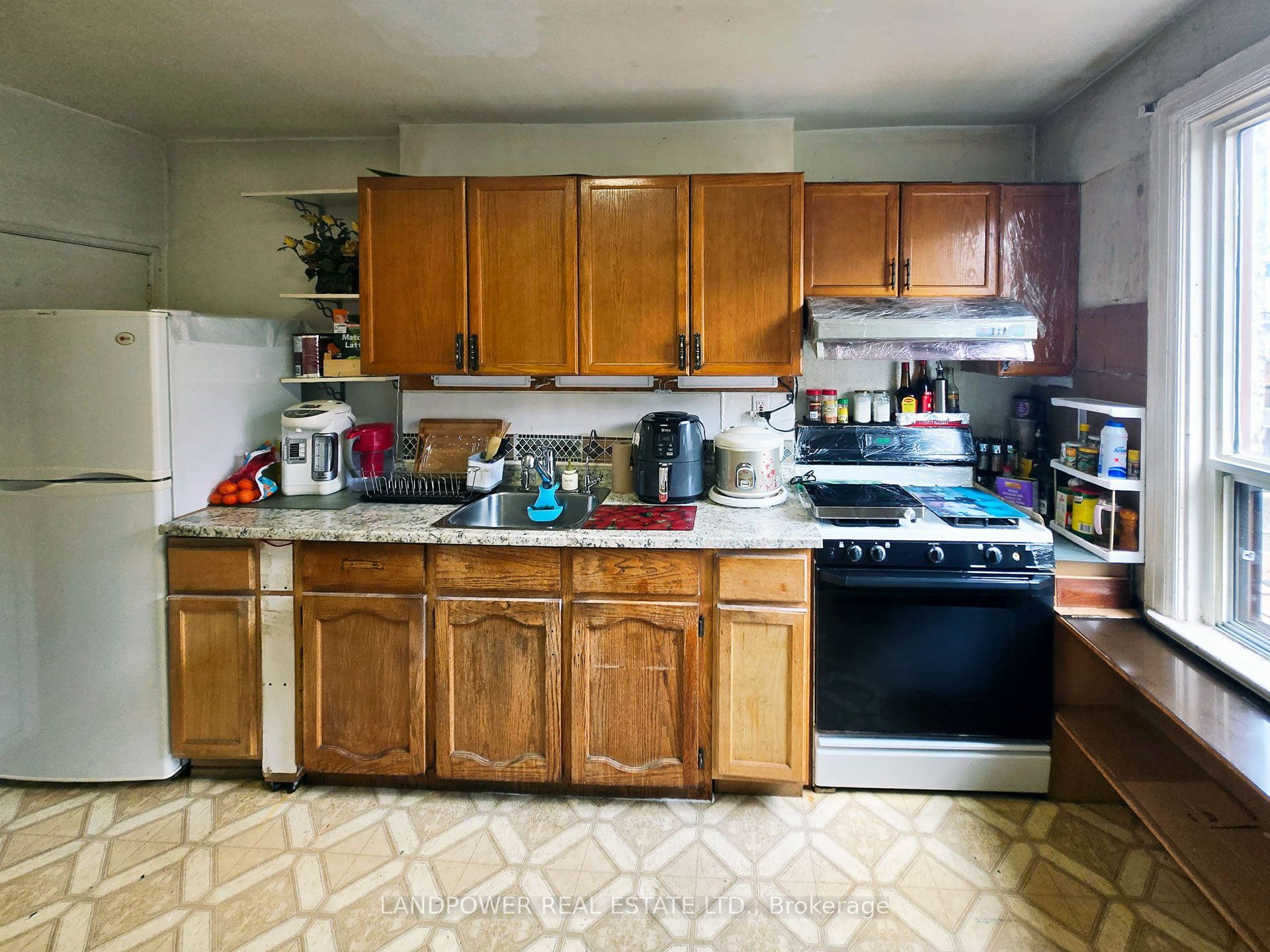 9 Saint Clarens Avenue, Toronto, ON M6K 2S2 photo 4