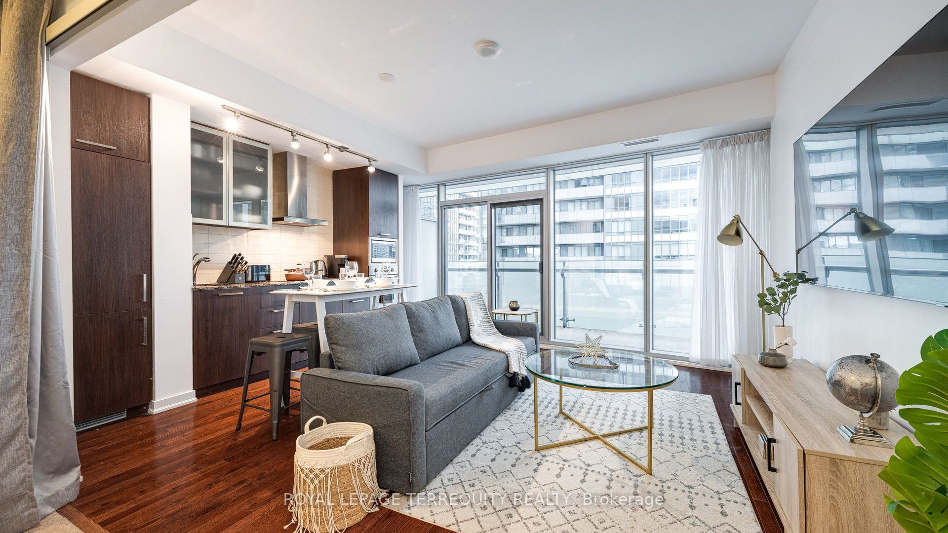 14 York Street 1101, Toronto, ON M5J 0B1