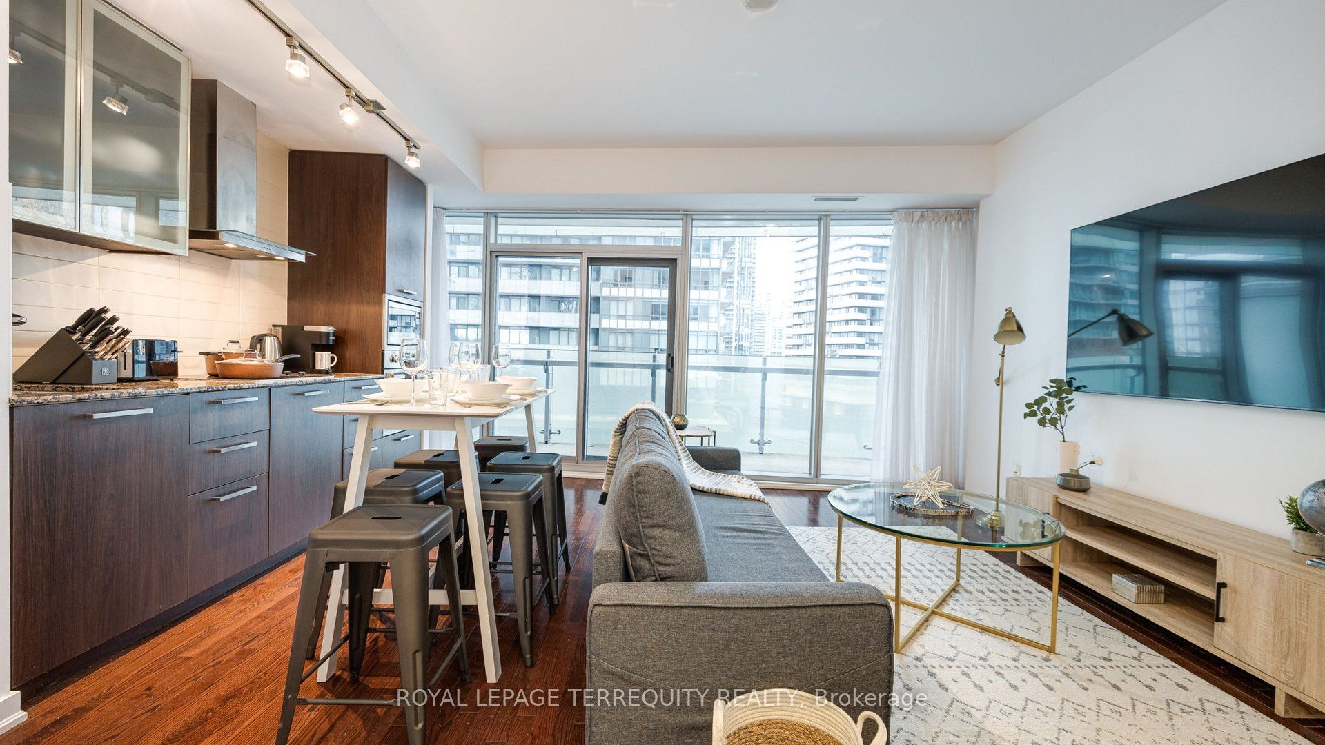 14 York Street 1101, Toronto, ON M5J 0B1 photo 2