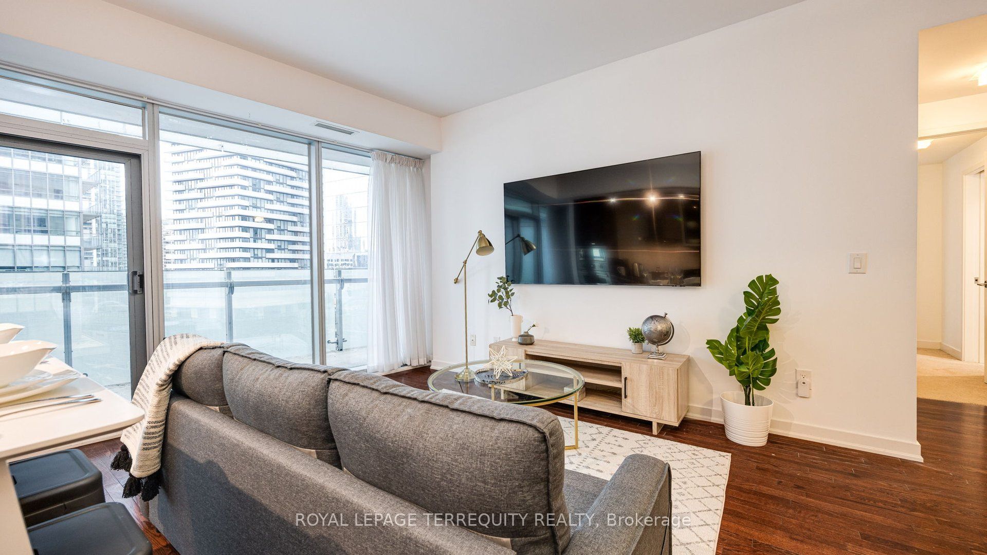 14 York Street 1101, Toronto, ON M5J 0B1 photo 3