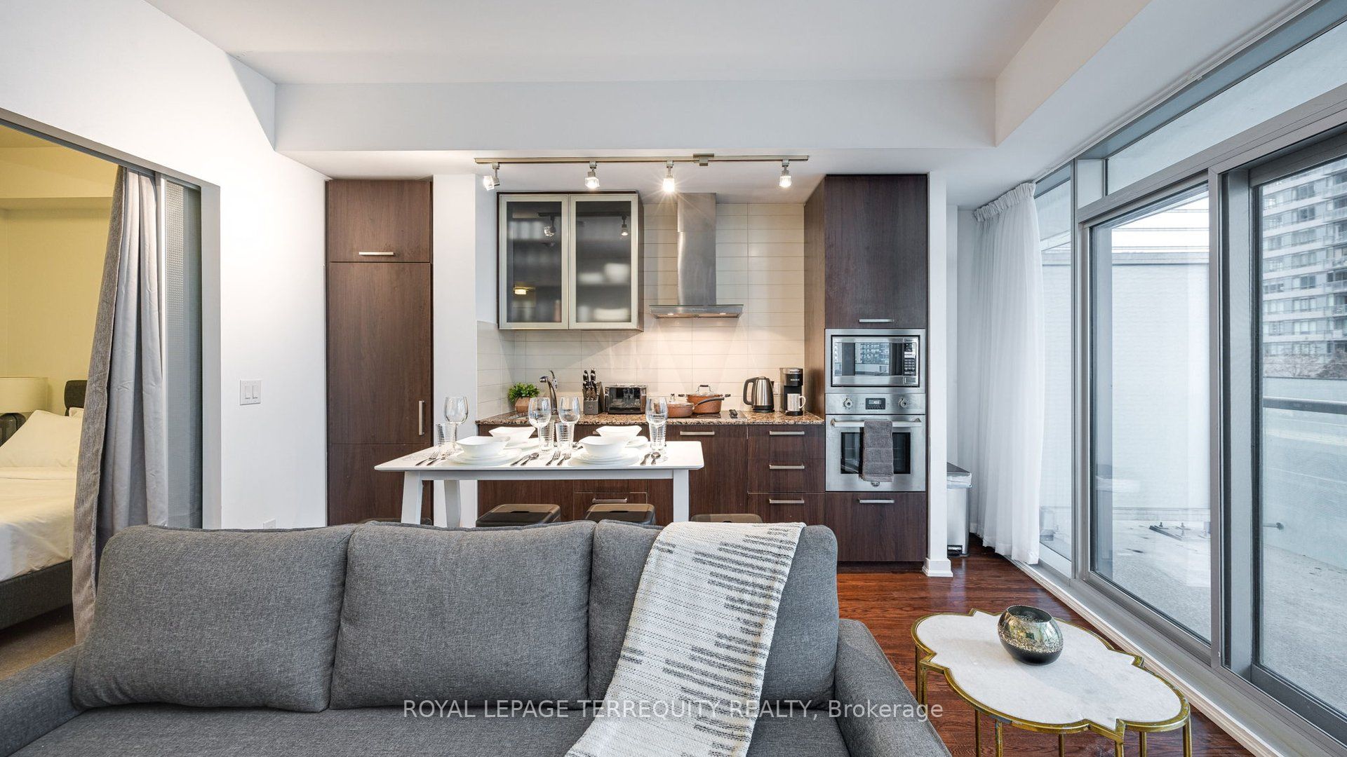14 York Street 1101, Toronto, ON M5J 0B1 photo 4