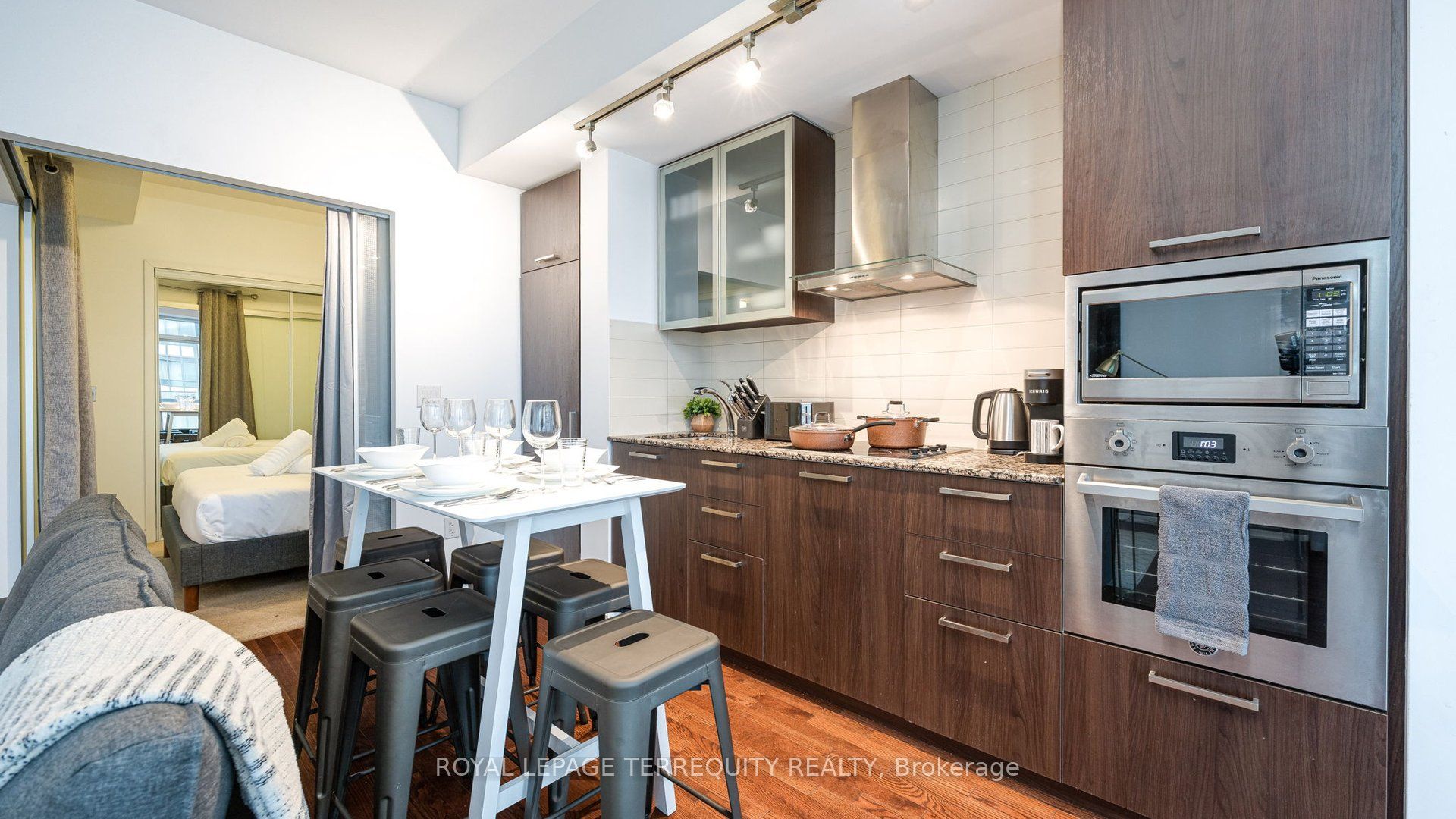 14 York Street 1101, Toronto, ON M5J 0B1 photo 5