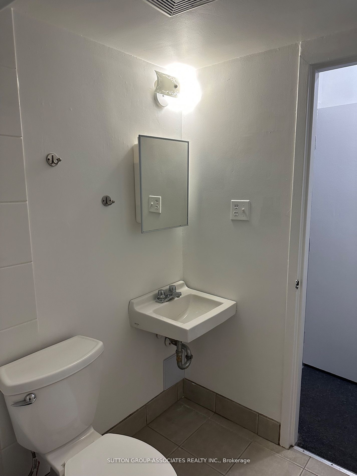52 Metcalfe Street 101, Toronto, ON M4X 1R8 photo 3