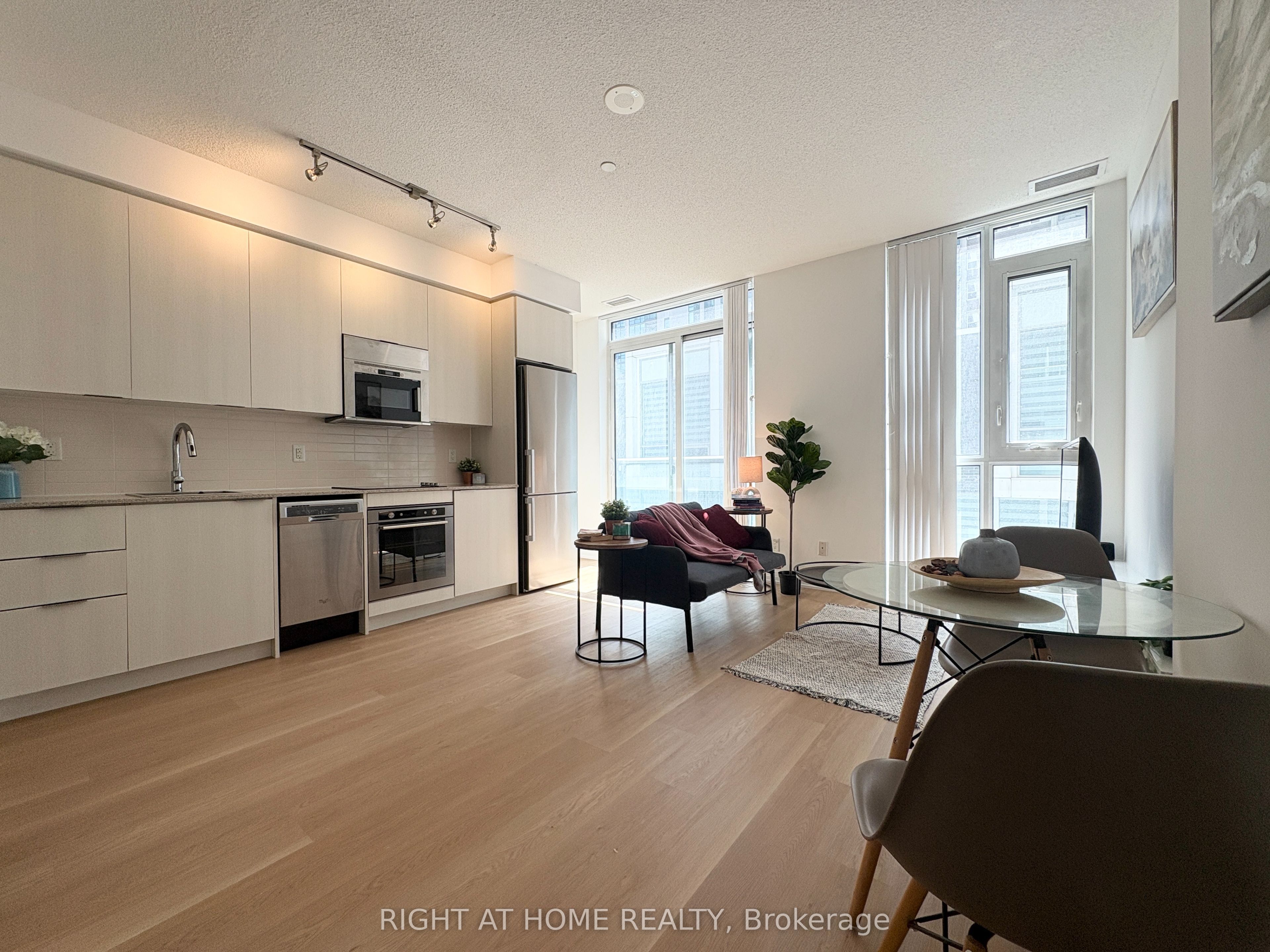 101 Erskine Avenue 308, Toronto, ON M4P 0C5