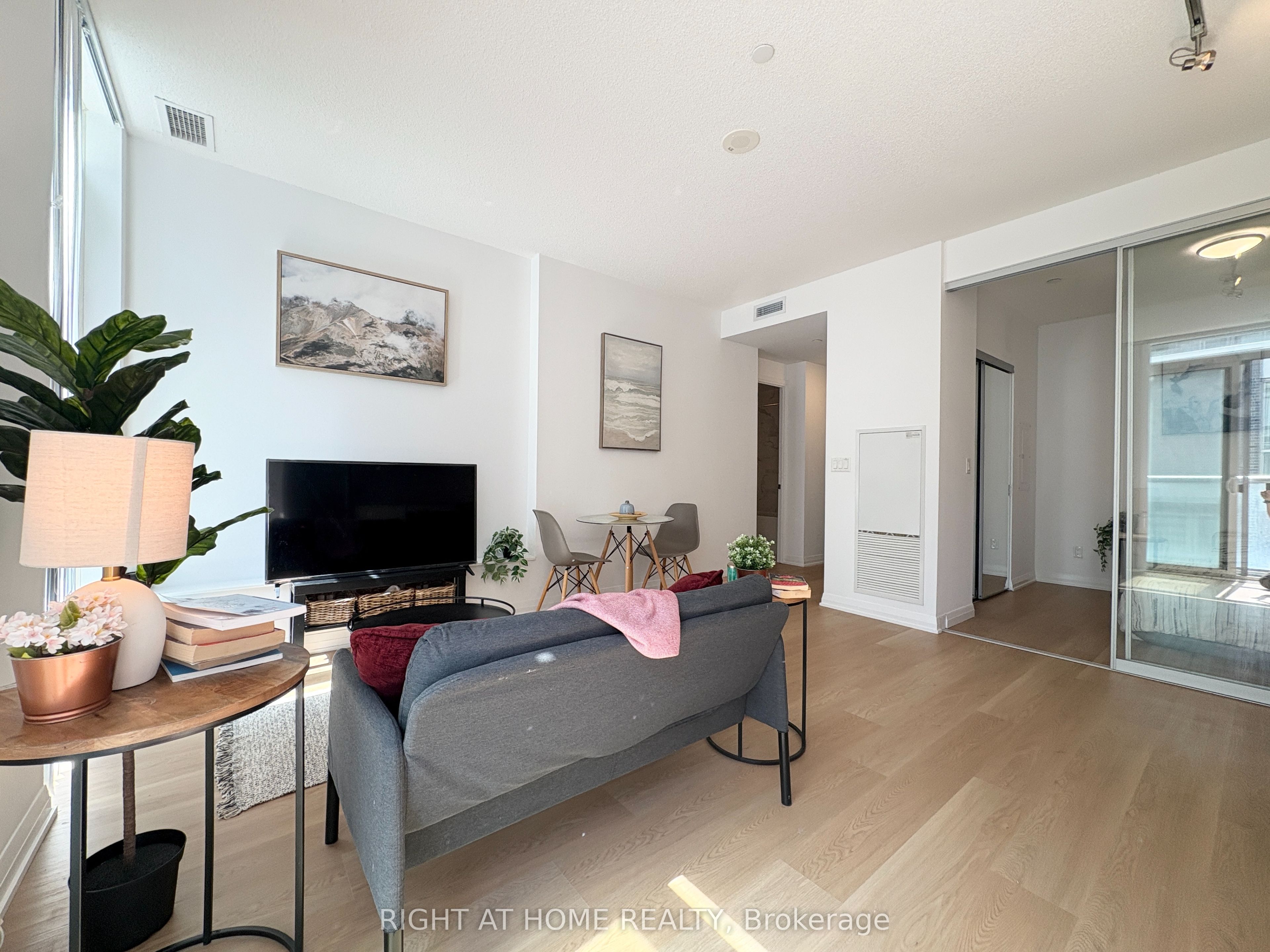 101 Erskine Avenue 308, Toronto, ON M4P 0C5 photo 4