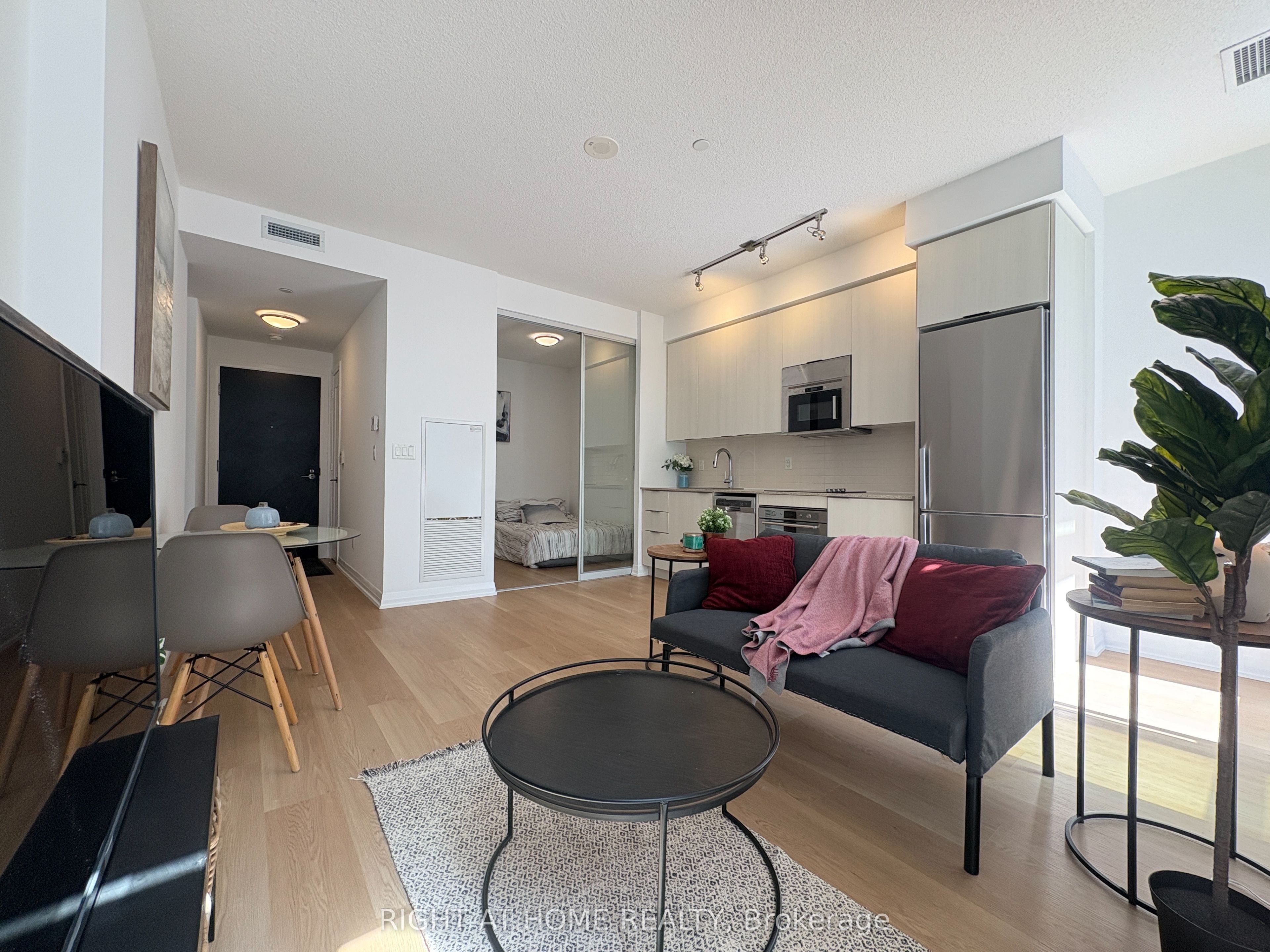 101 Erskine Avenue 308, Toronto, ON M4P 0C5 photo 5