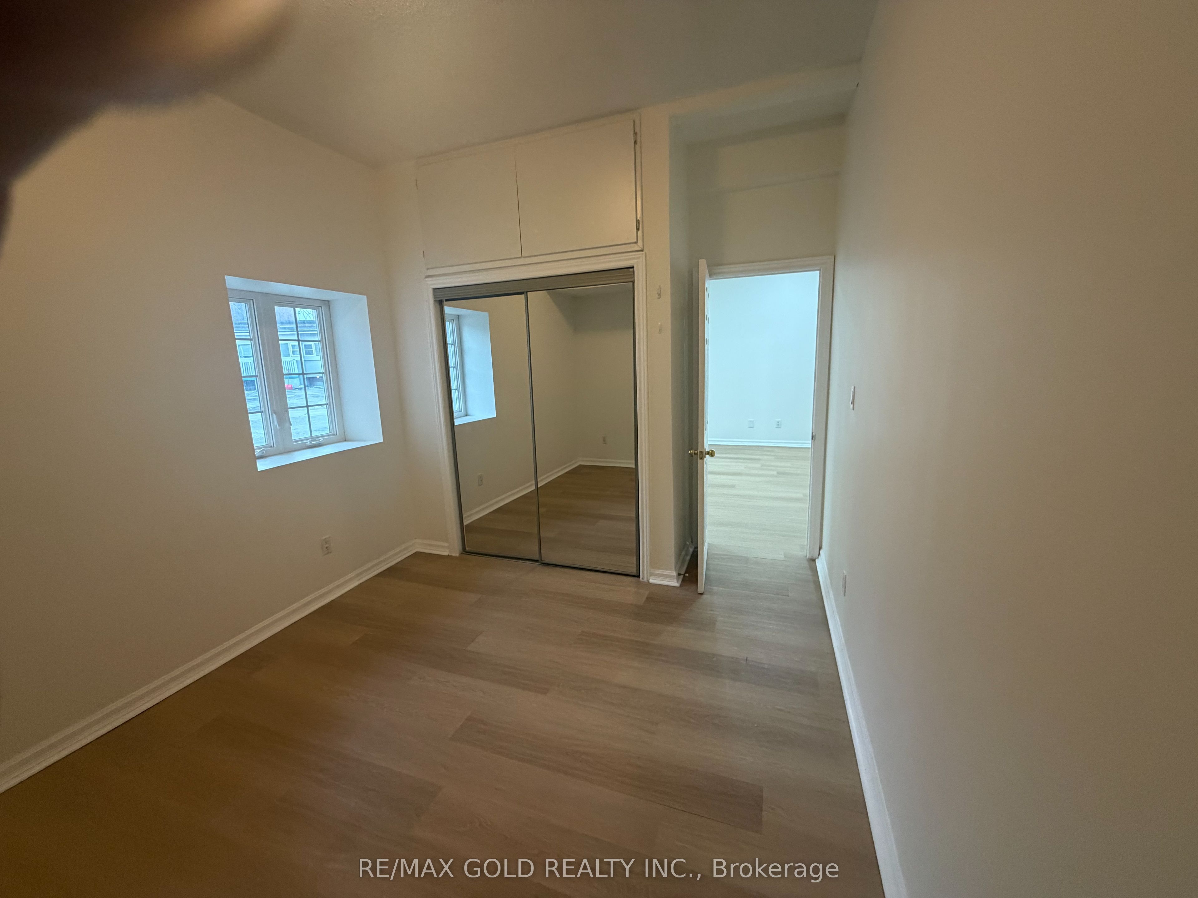150 KENWOOD Avenue B, Toronto, ON M6C 2S3 photo 5