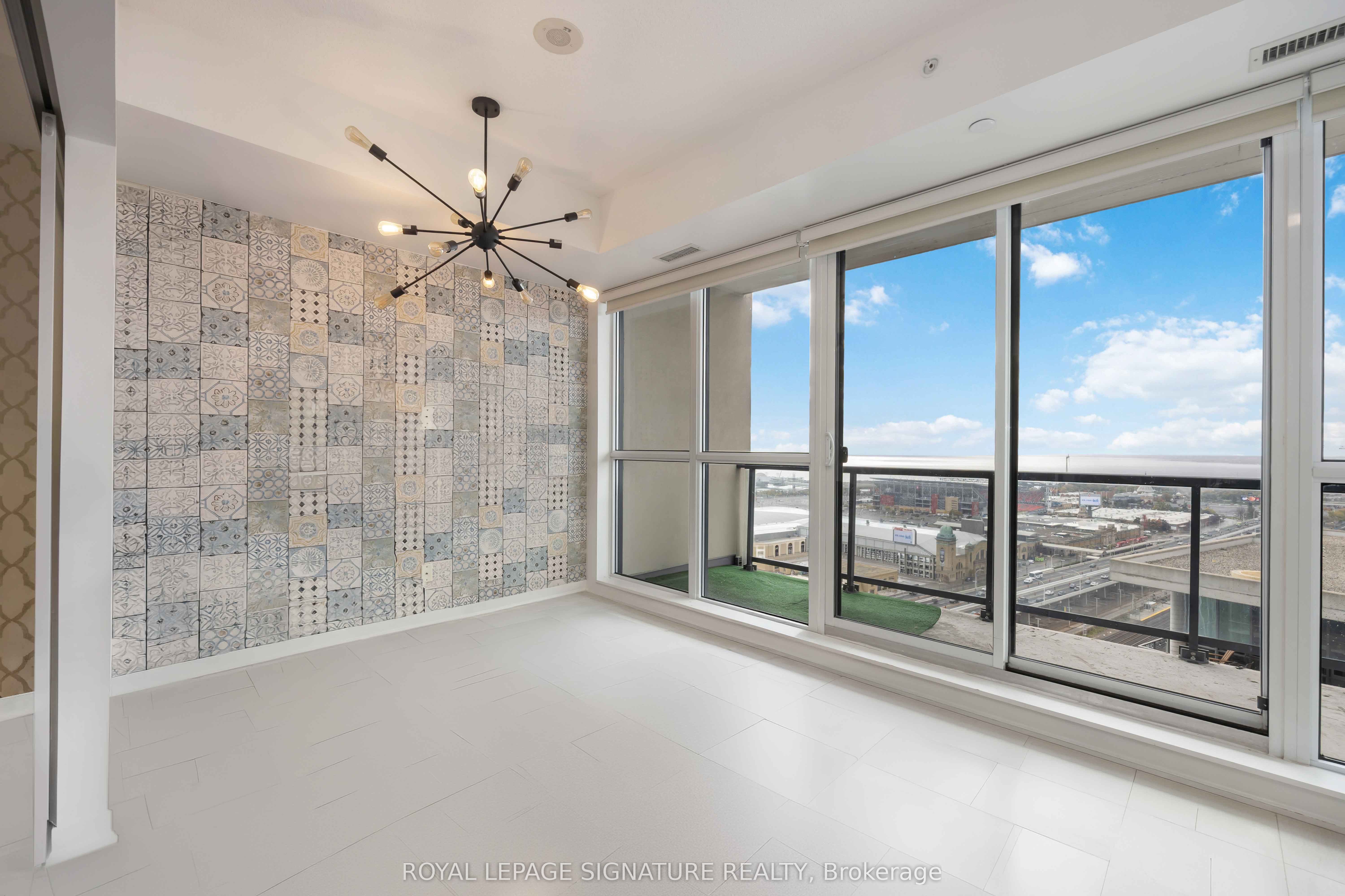 51 East Liberty Street 2215, Toronto, ON M6K 3P8 photo 3