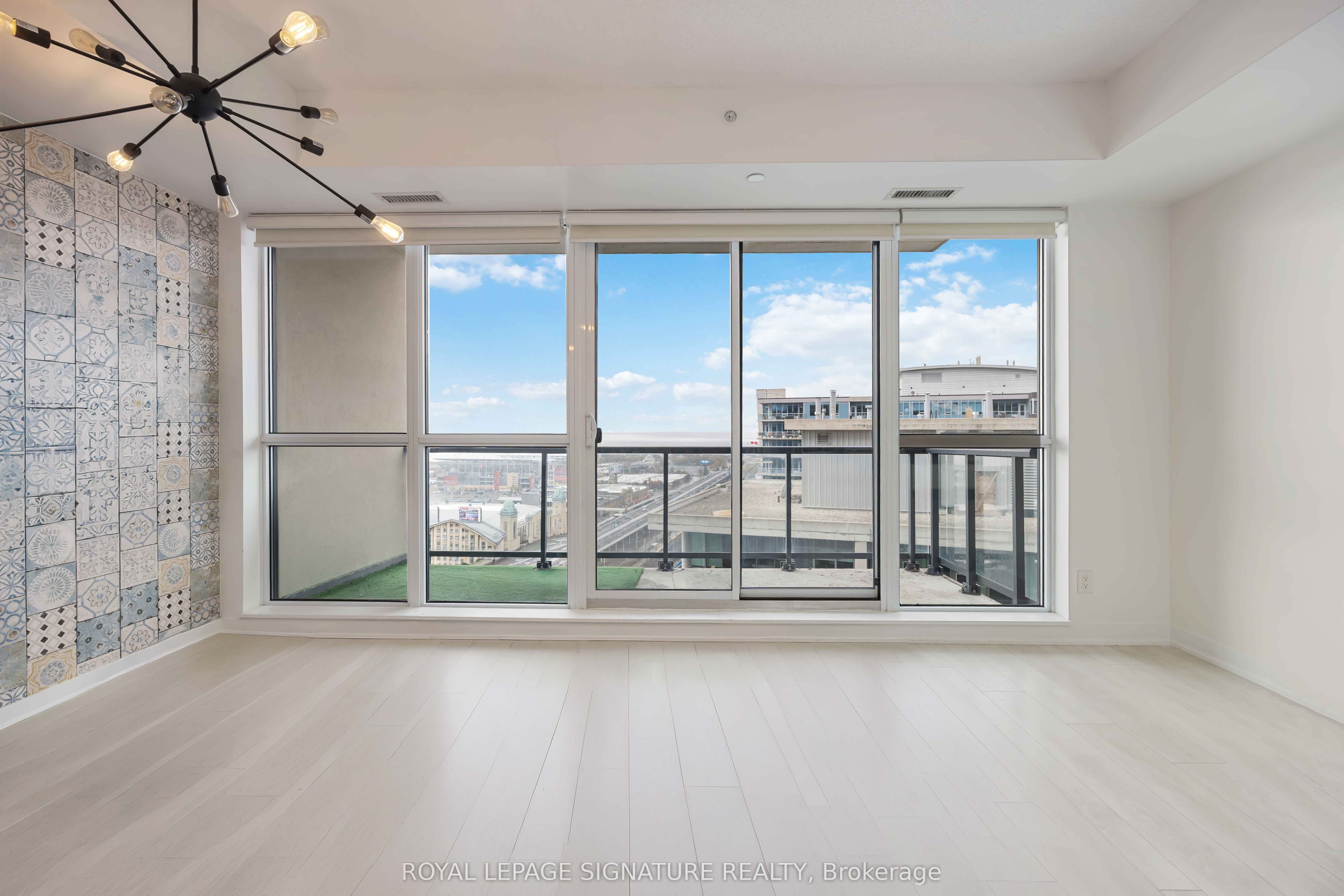 51 East Liberty Street 2215, Toronto, ON M6K 3P8 photo 4