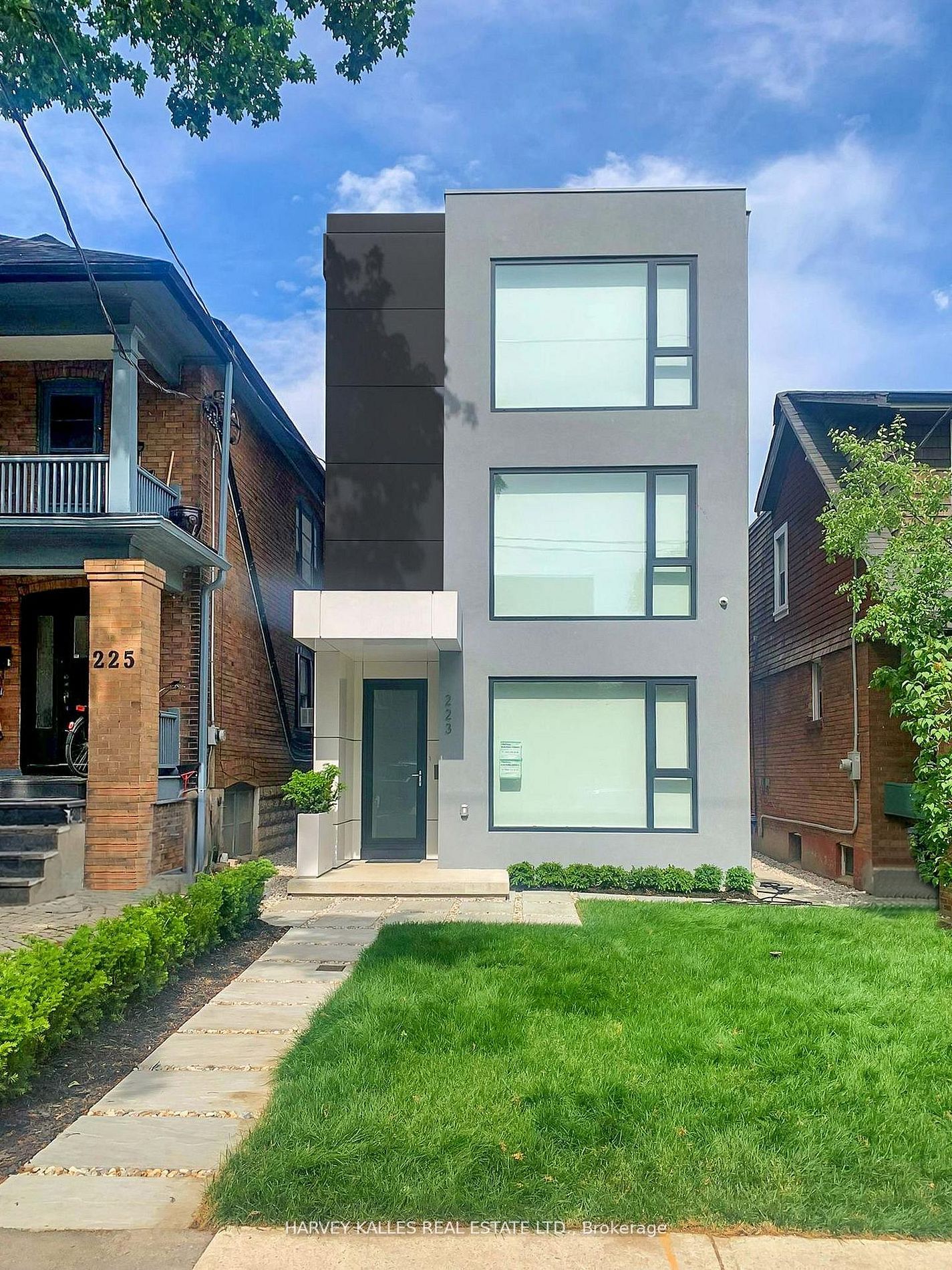 223 Wychwood Avenue, Toronto, ON M6C 2T5