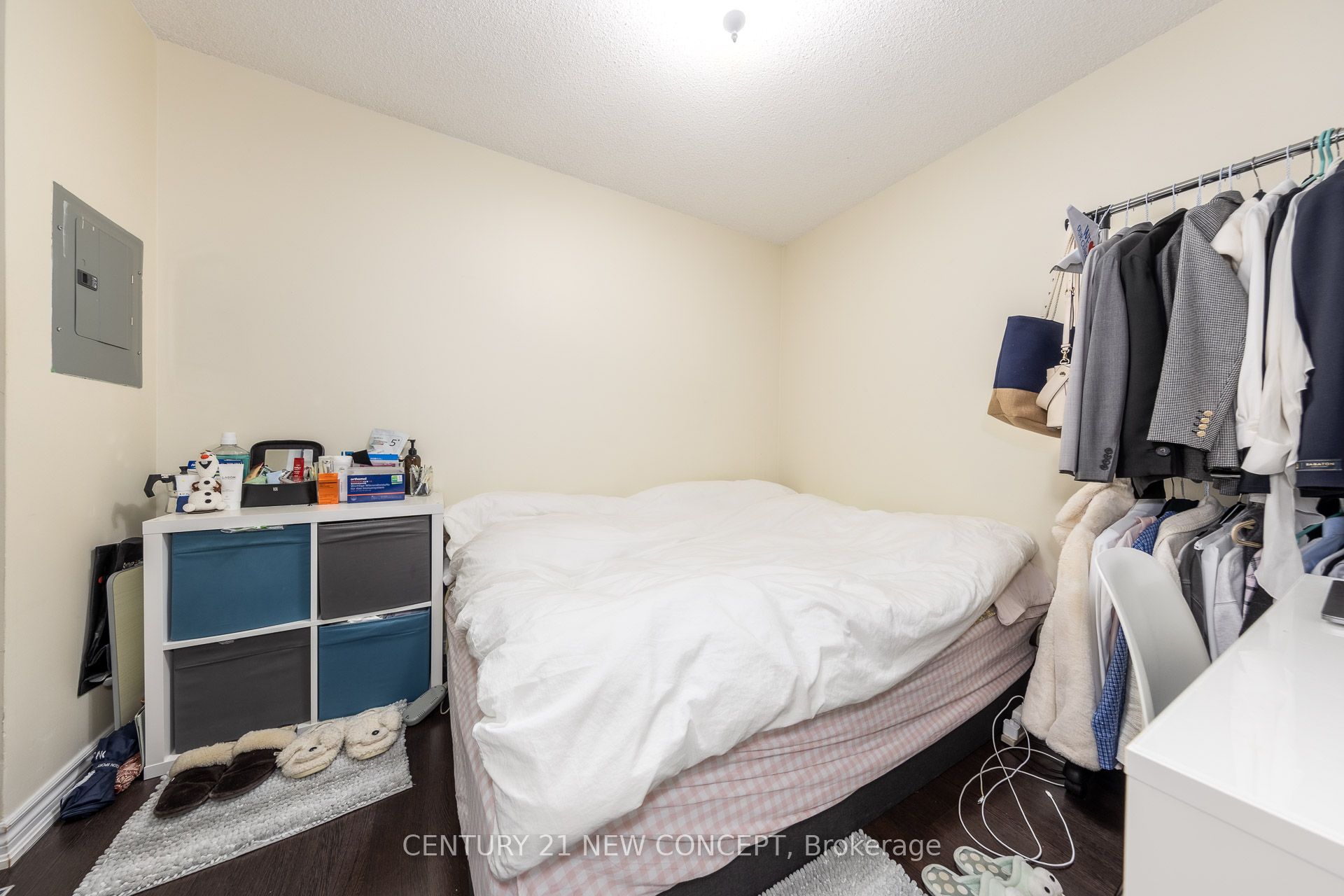 761 Bay Street 404, Toronto, ON M5G 2R2 photo 3