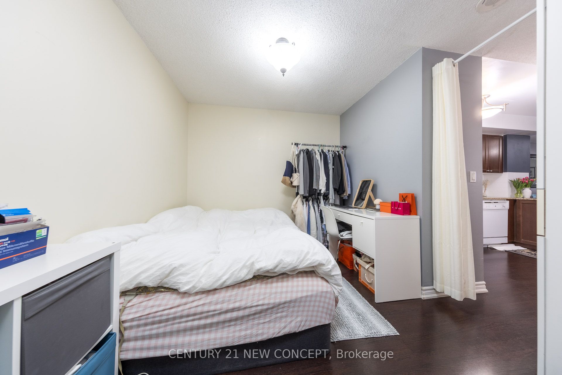 761 Bay Street 404, Toronto, ON M5G 2R2 photo 4