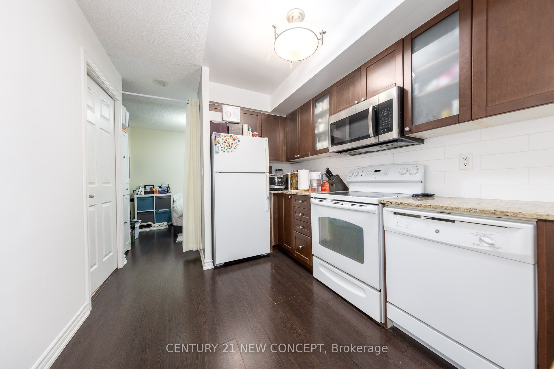 761 Bay Street 404, Toronto, ON M5G 2R2 photo 5