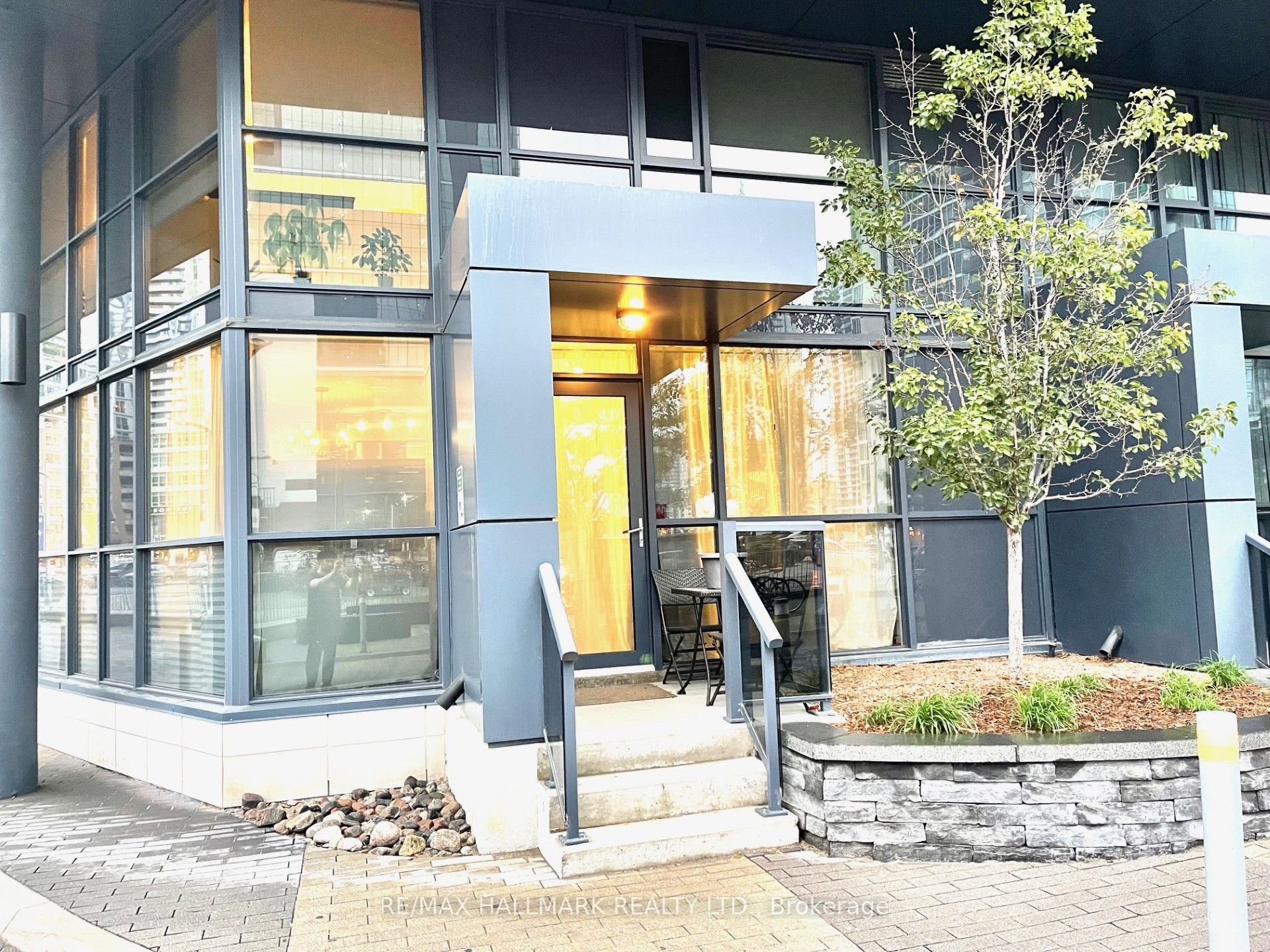 352 Front Street W 103, Toronto, ON M5V 0K3