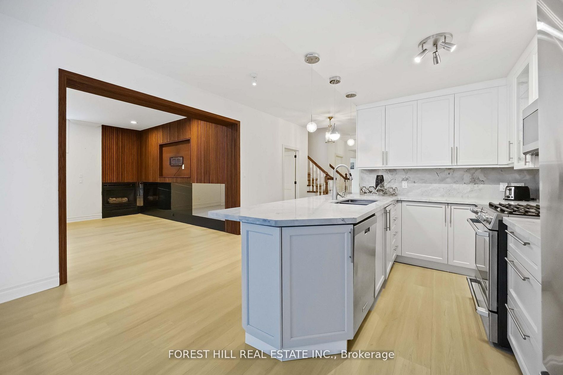 42 Cotswold Crescent Lower, Toronto, ON M2P 1N2 photo 4
