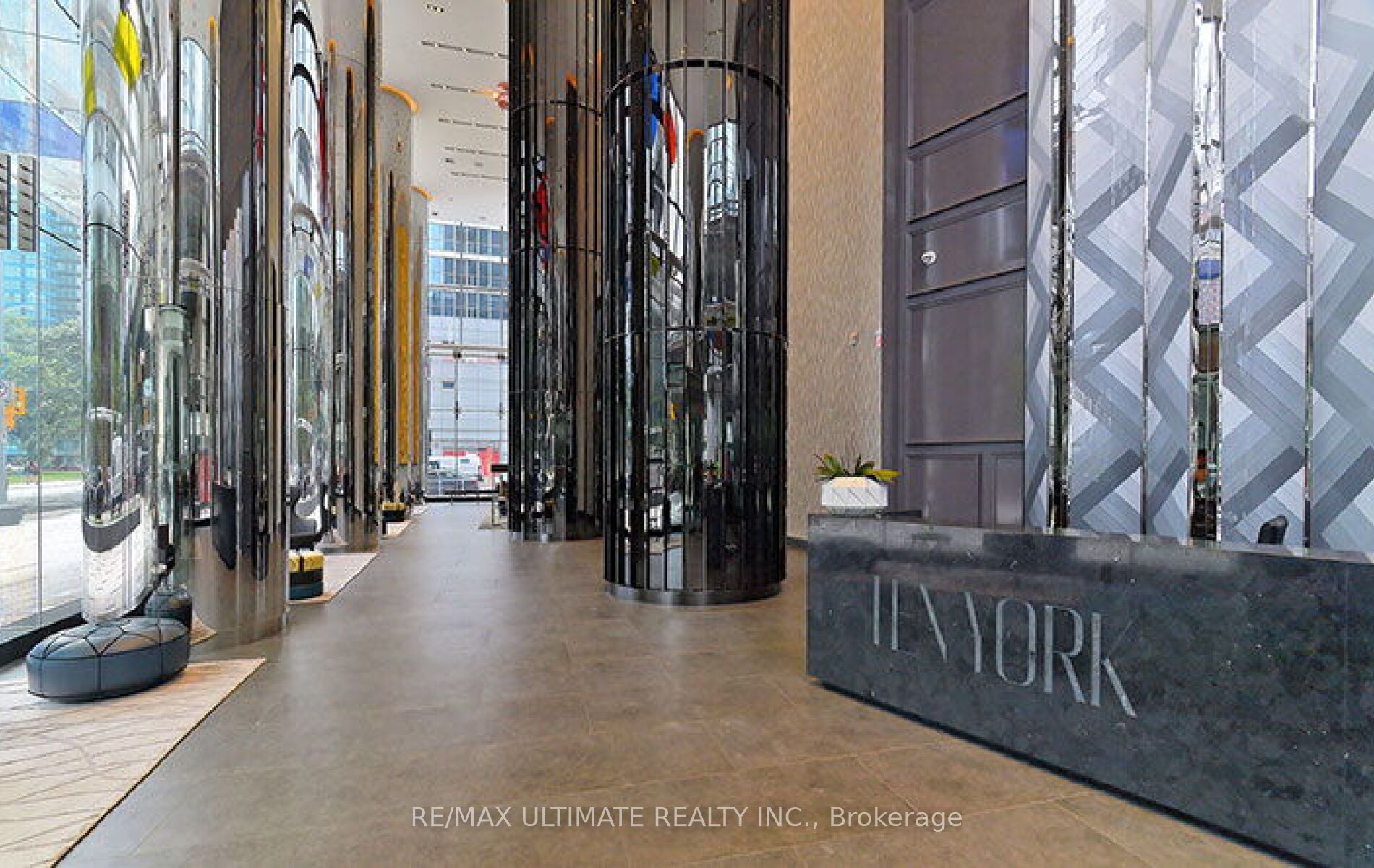 10 York Street 3612, Toronto, ON M5J 0E1 photo 4