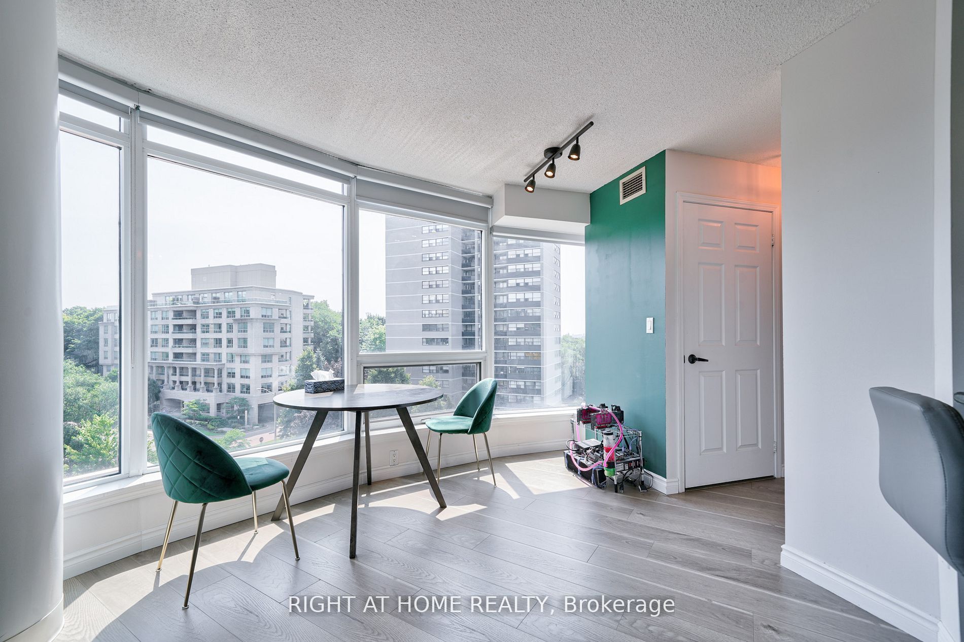 18 Valley woods Road 813, Toronto, ON M3A 0A1 photo 5