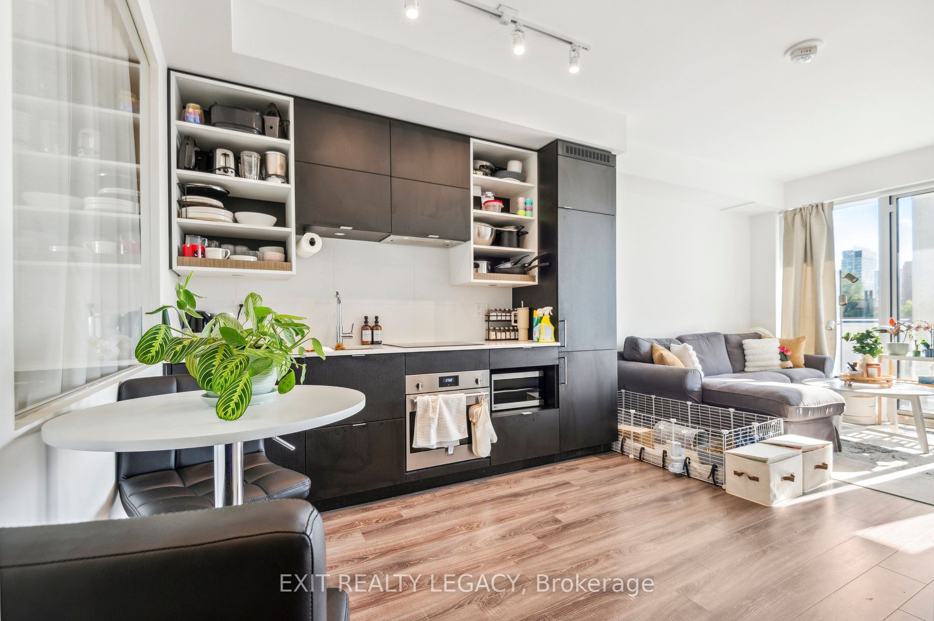 20 Edward Street 2213, Toronto, ON M5G 1C9