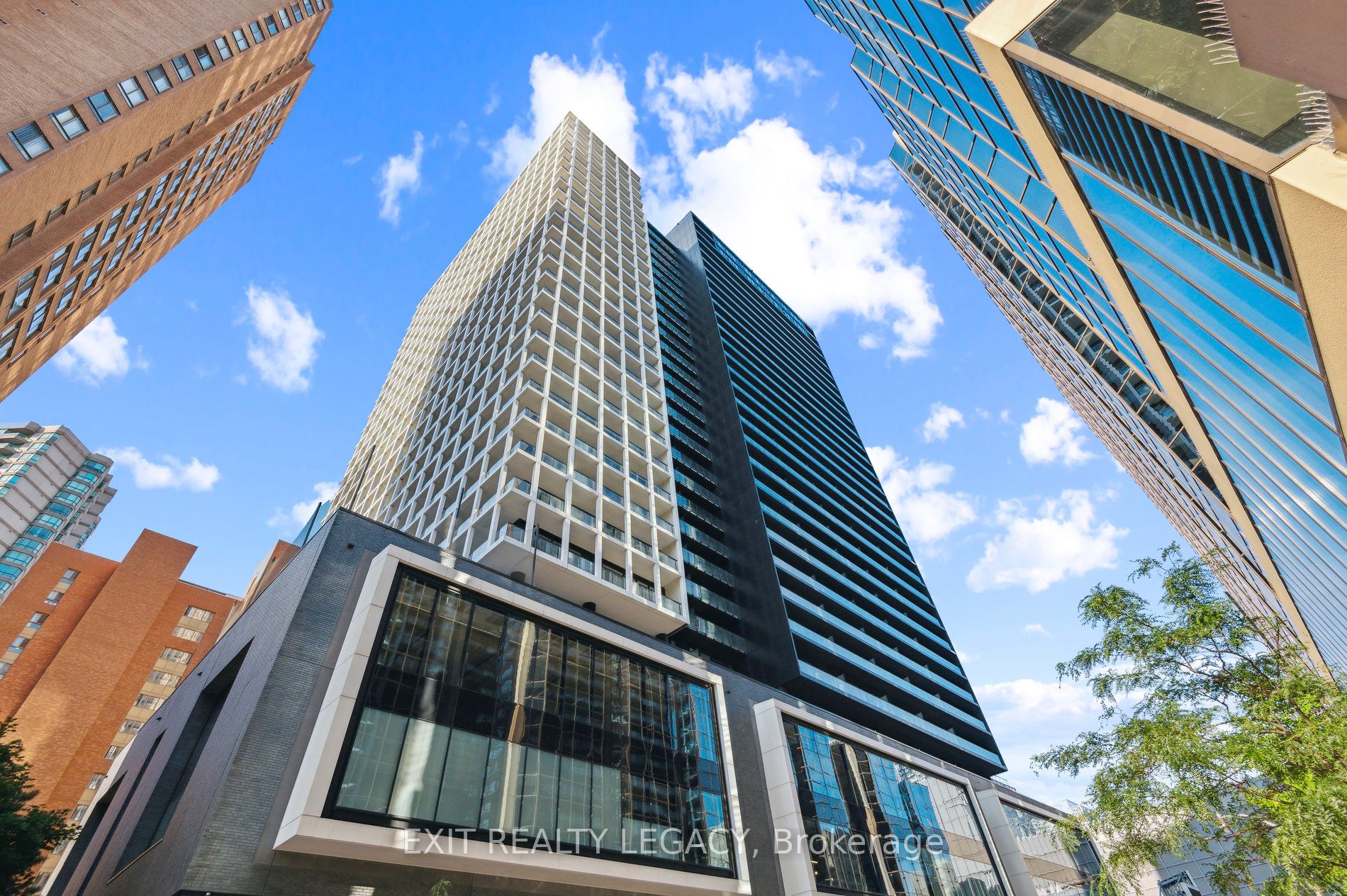 20 Edward Street 2213, Toronto, ON M5G 1C9 photo 2