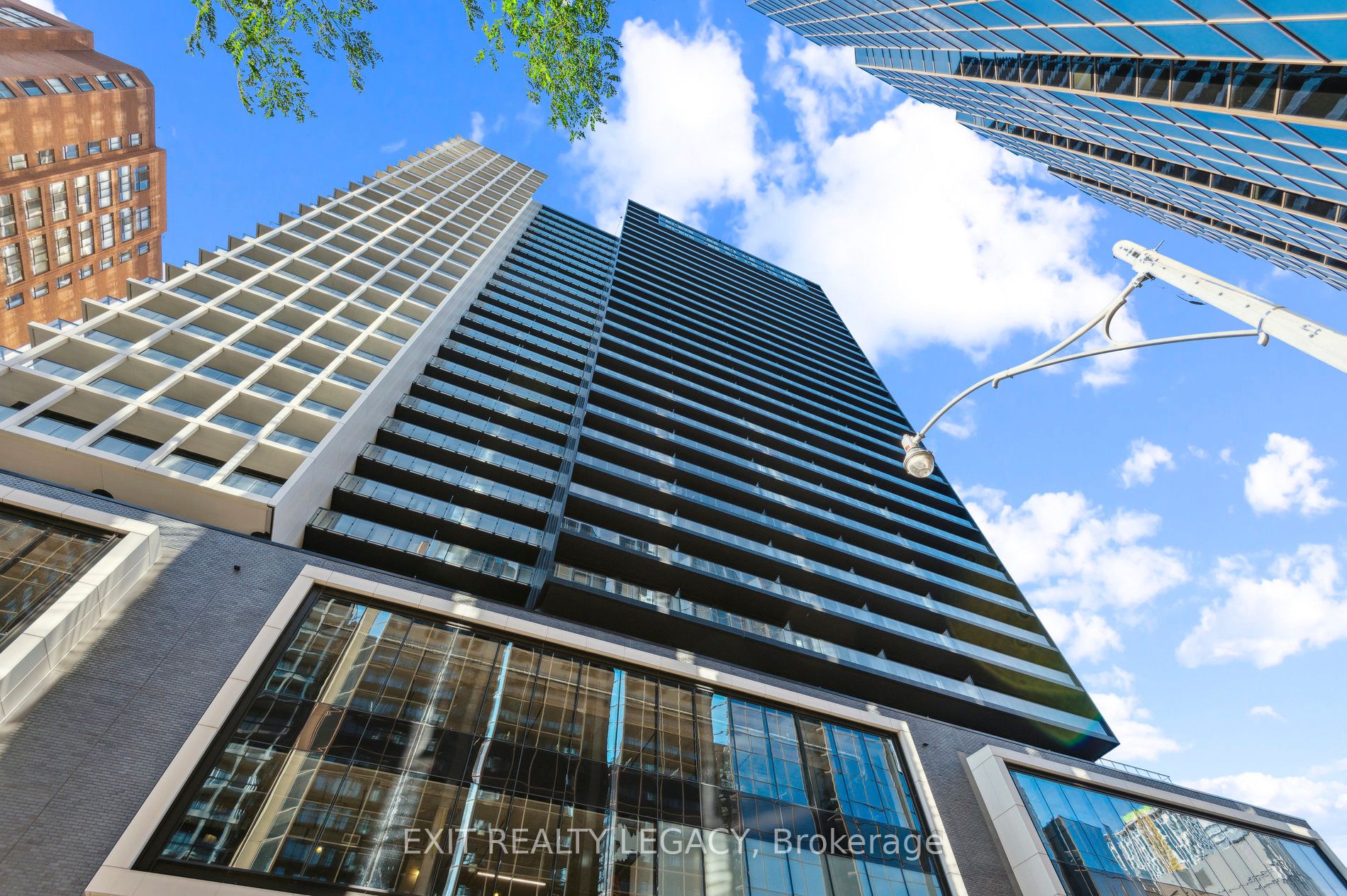 20 Edward Street 2213, Toronto, ON M5G 1C9 photo 3