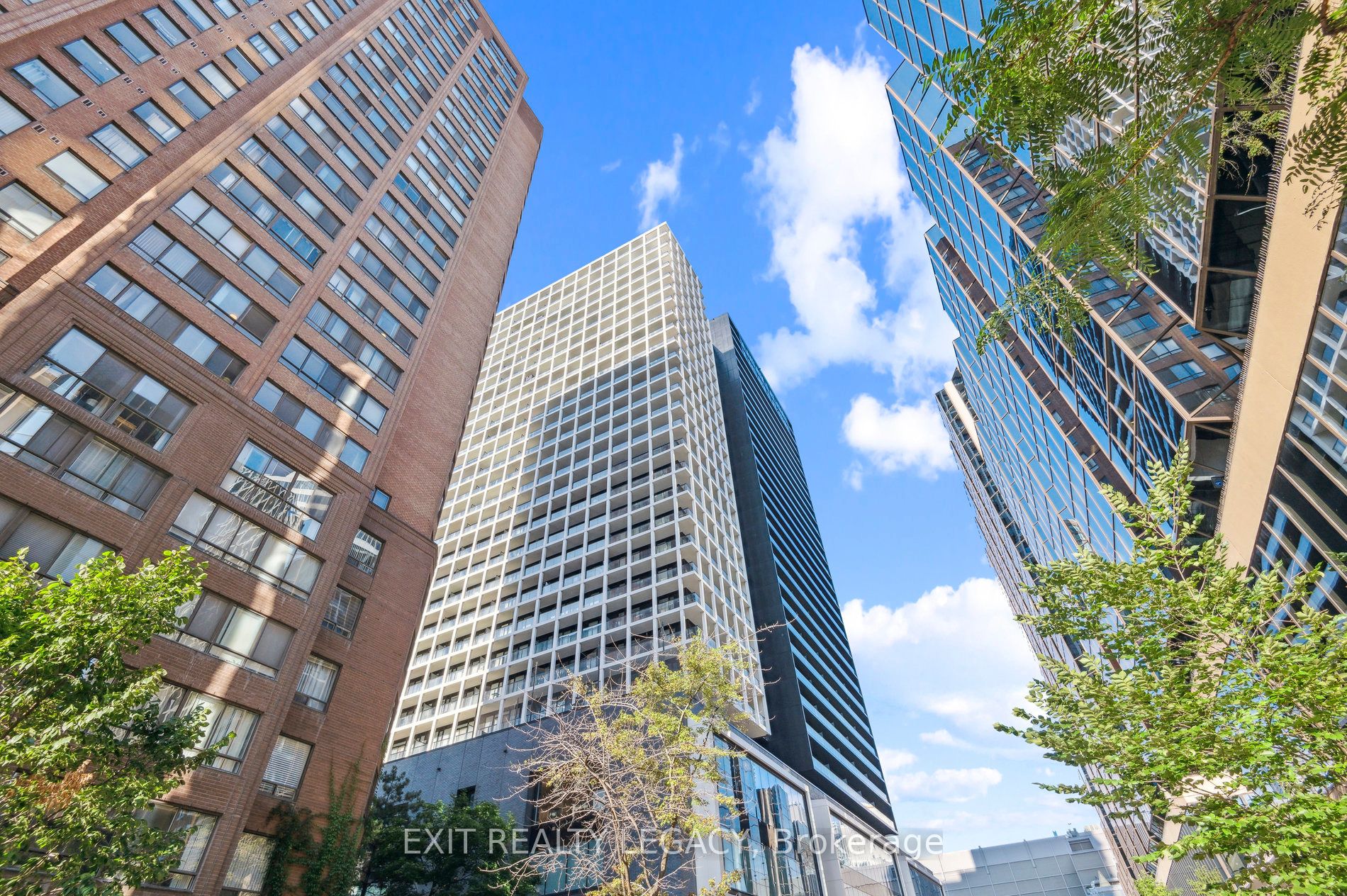 20 Edward Street 2213, Toronto, ON M5G 1C9 photo 4