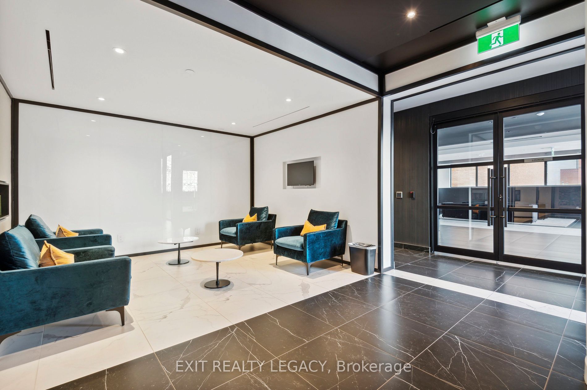 20 Edward Street 2213, Toronto, ON M5G 1C9 photo 5