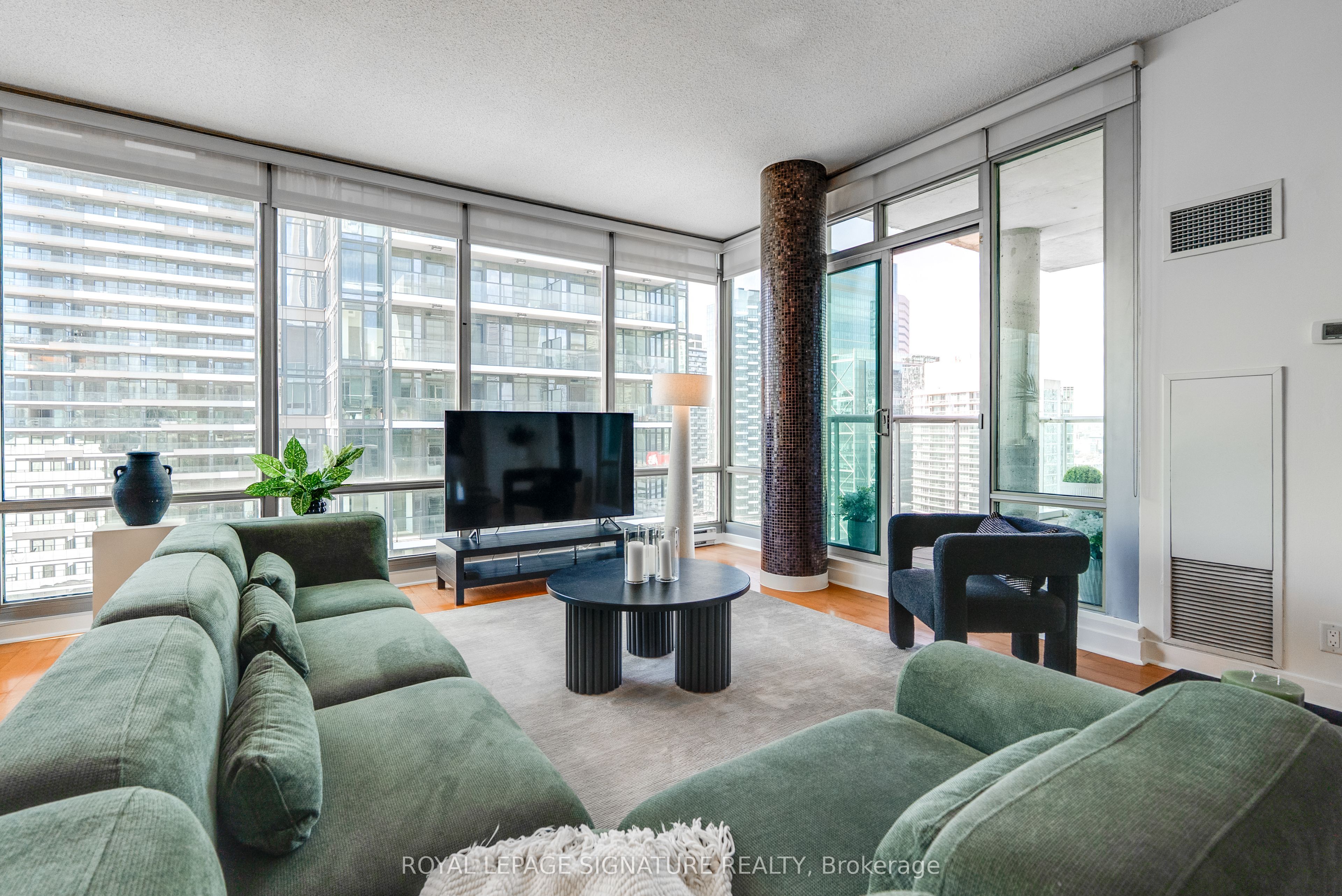 81 Navy Wharf Court 3803, Toronto, ON M5V 3S2 photo 2