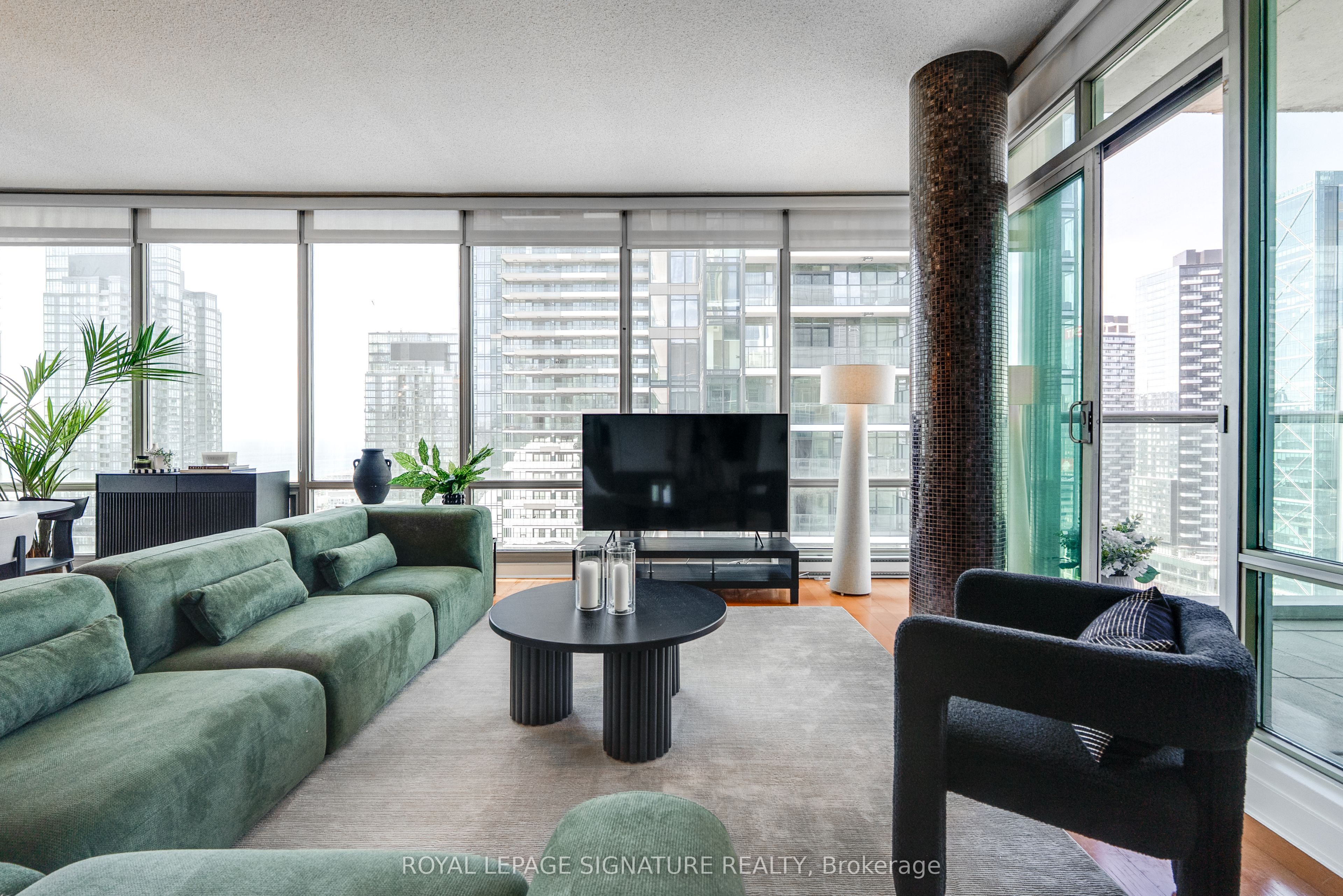 81 Navy Wharf Court 3803, Toronto, ON M5V 3S2 photo 3