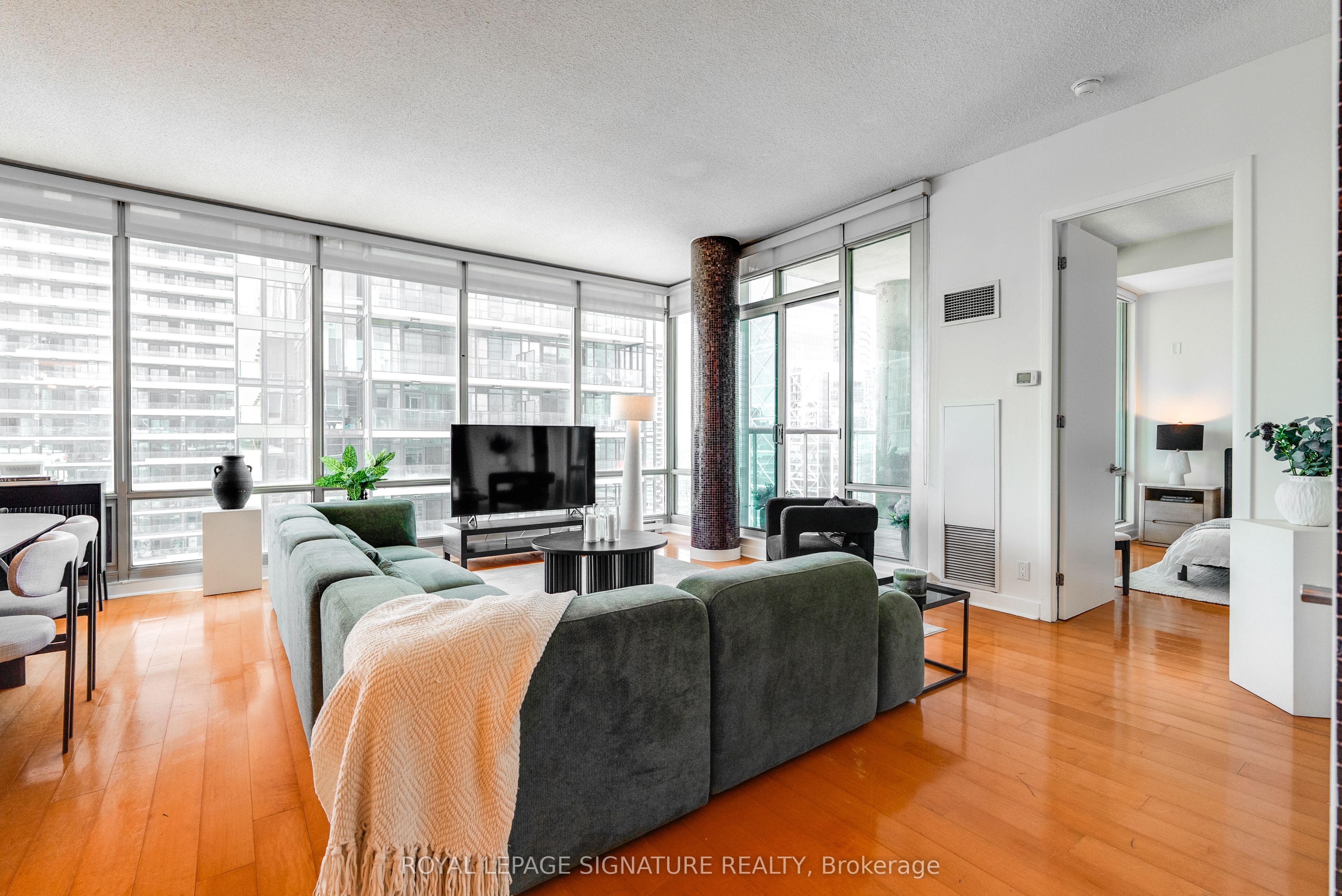 81 Navy Wharf Court 3803, Toronto, ON M5V 3S2 photo 5