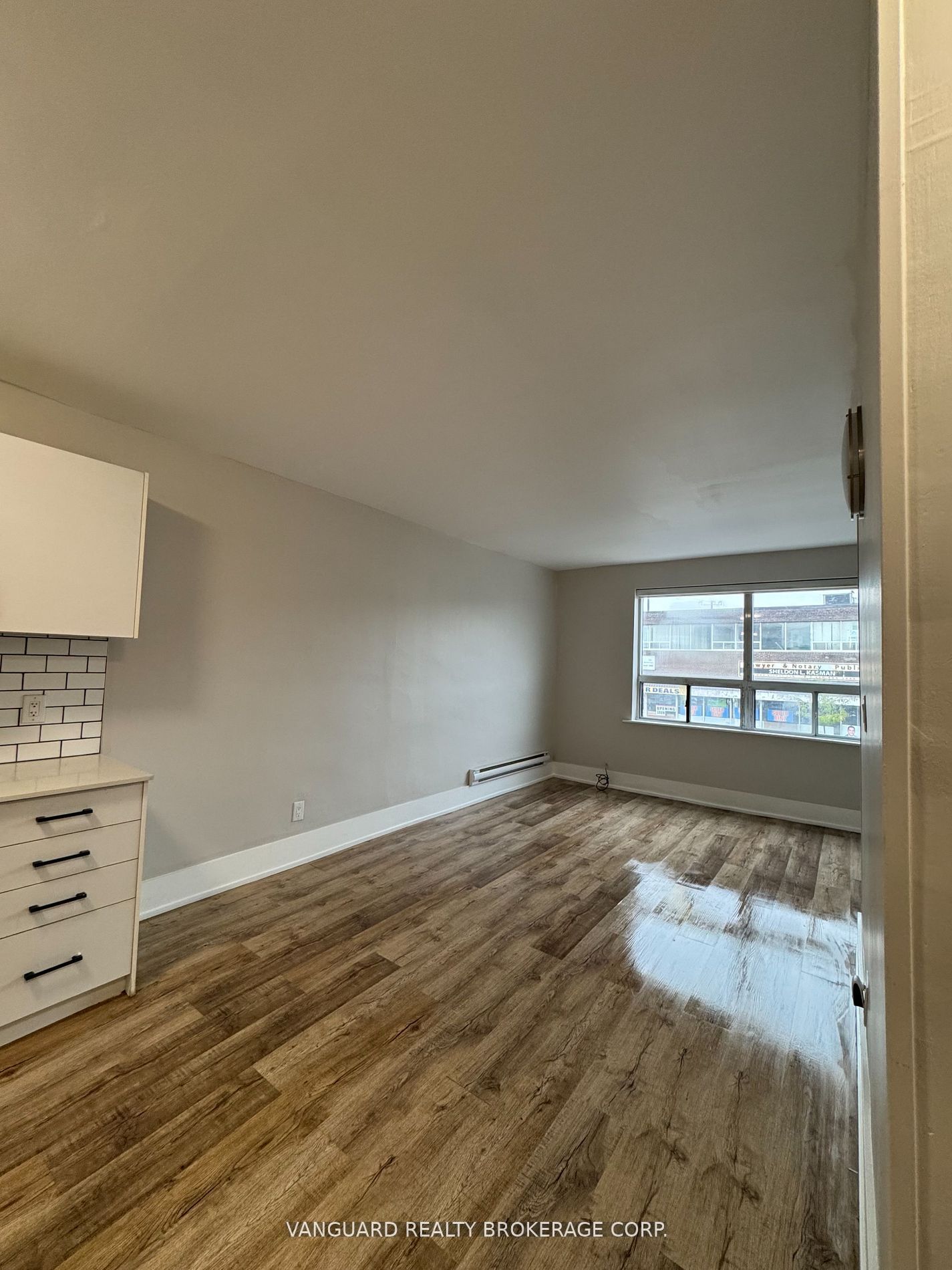 1623A Eglinton Avenue, Toronto, ON M6E 2H7 photo 2