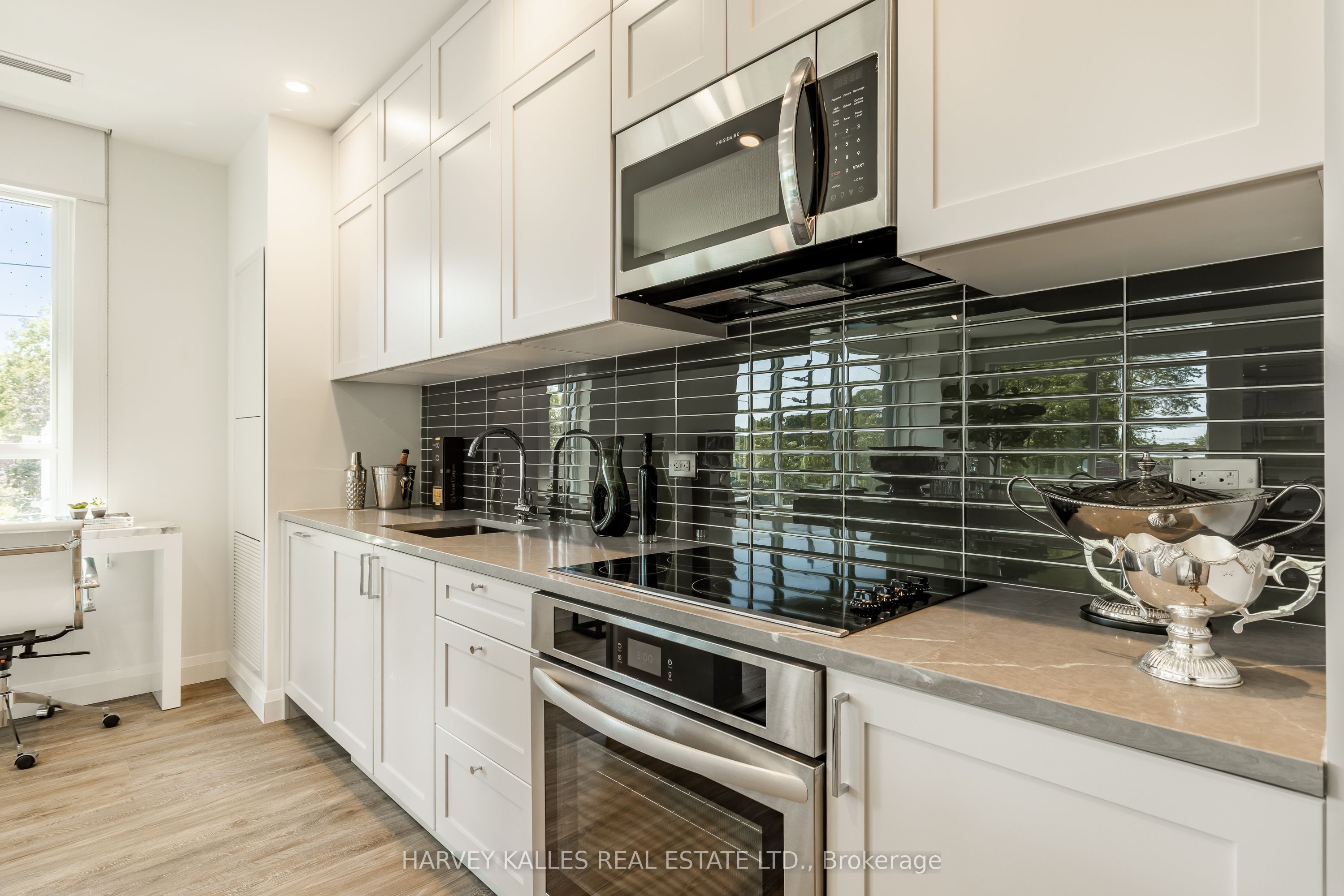 71 Redpath Avenue 1305, Toronto, ON M4S 0E1