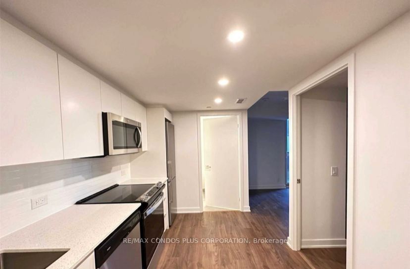 30 Tretti Way 301, Toronto, ON M3H 0E3 photo 2