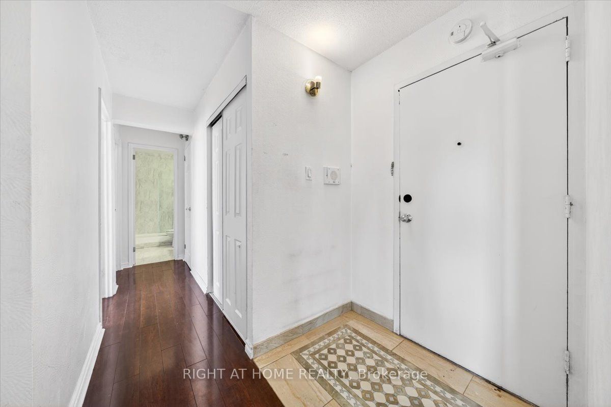 100 Leeward Glenway 708, Toronto, ON M3C 2Z1 photo 3