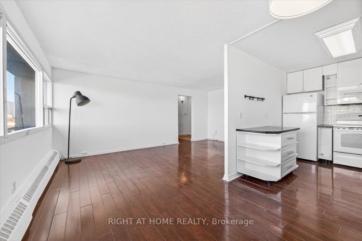 100 Leeward Glenway 708, Toronto, ON M3C 2Z1 photo 5
