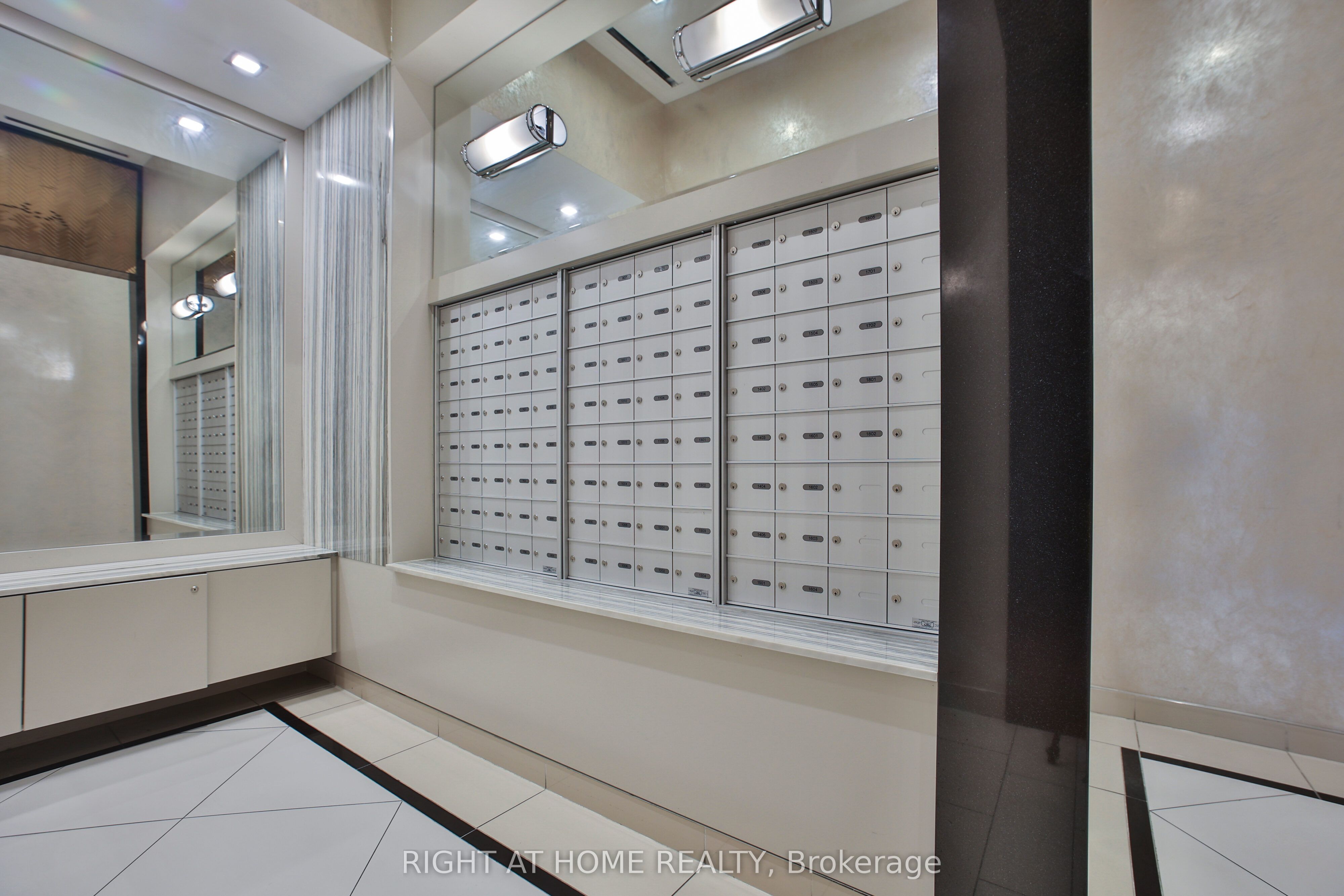 1486 Bathurst Street 1303, Toronto, ON M5P 3G9 photo 4