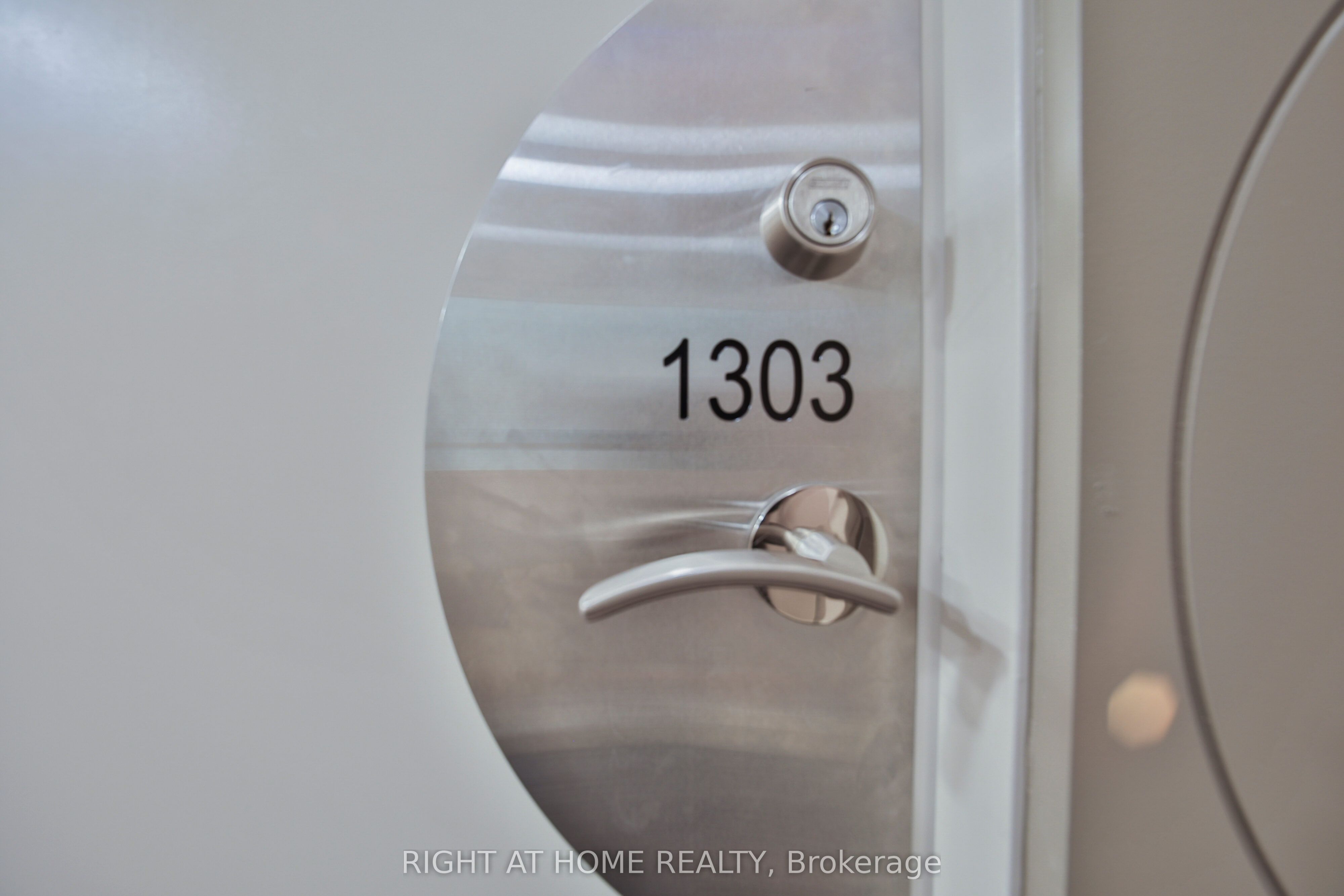 1486 Bathurst Street 1303, Toronto, ON M5P 3G9 photo 5