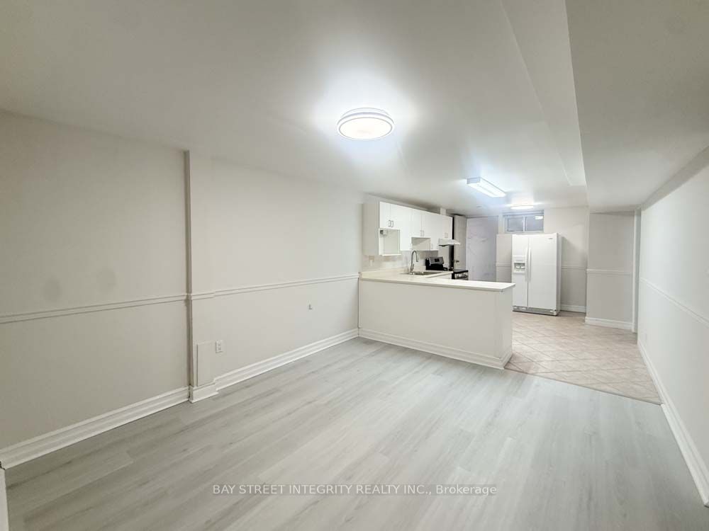 130 Kingslake Road Lower, Toronto, ON M2J 3G1 photo 3