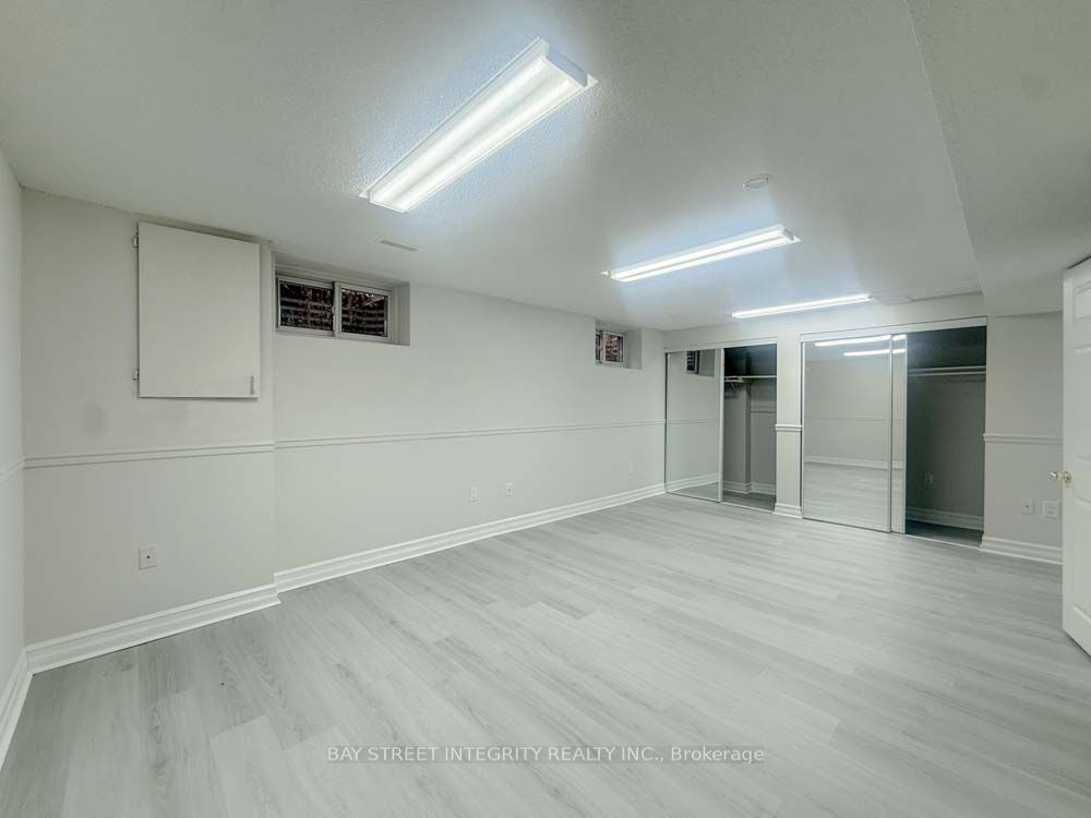 130 Kingslake Road Lower, Toronto, ON M2J 3G1 photo 4