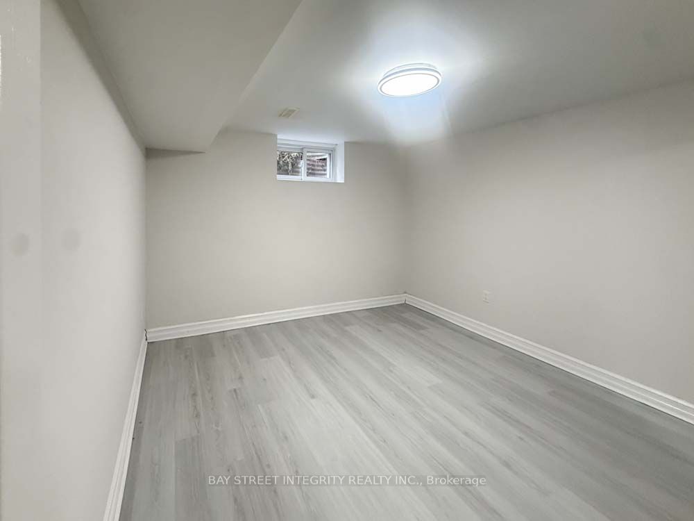 130 Kingslake Road Lower, Toronto, ON M2J 3G1 photo 5