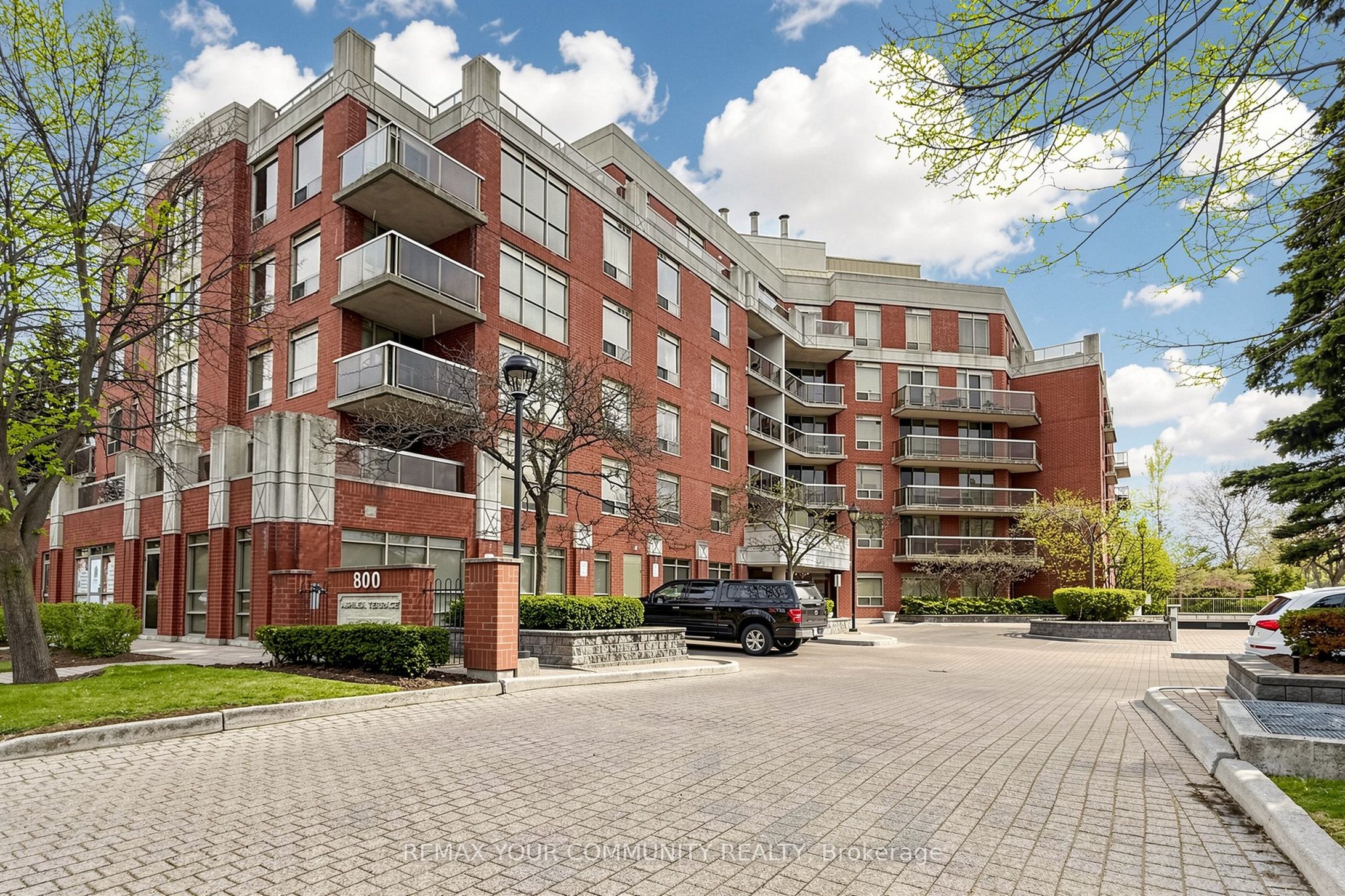 800 Sheppard Avenue W 506, Toronto, ON M3H 6B4 photo 2