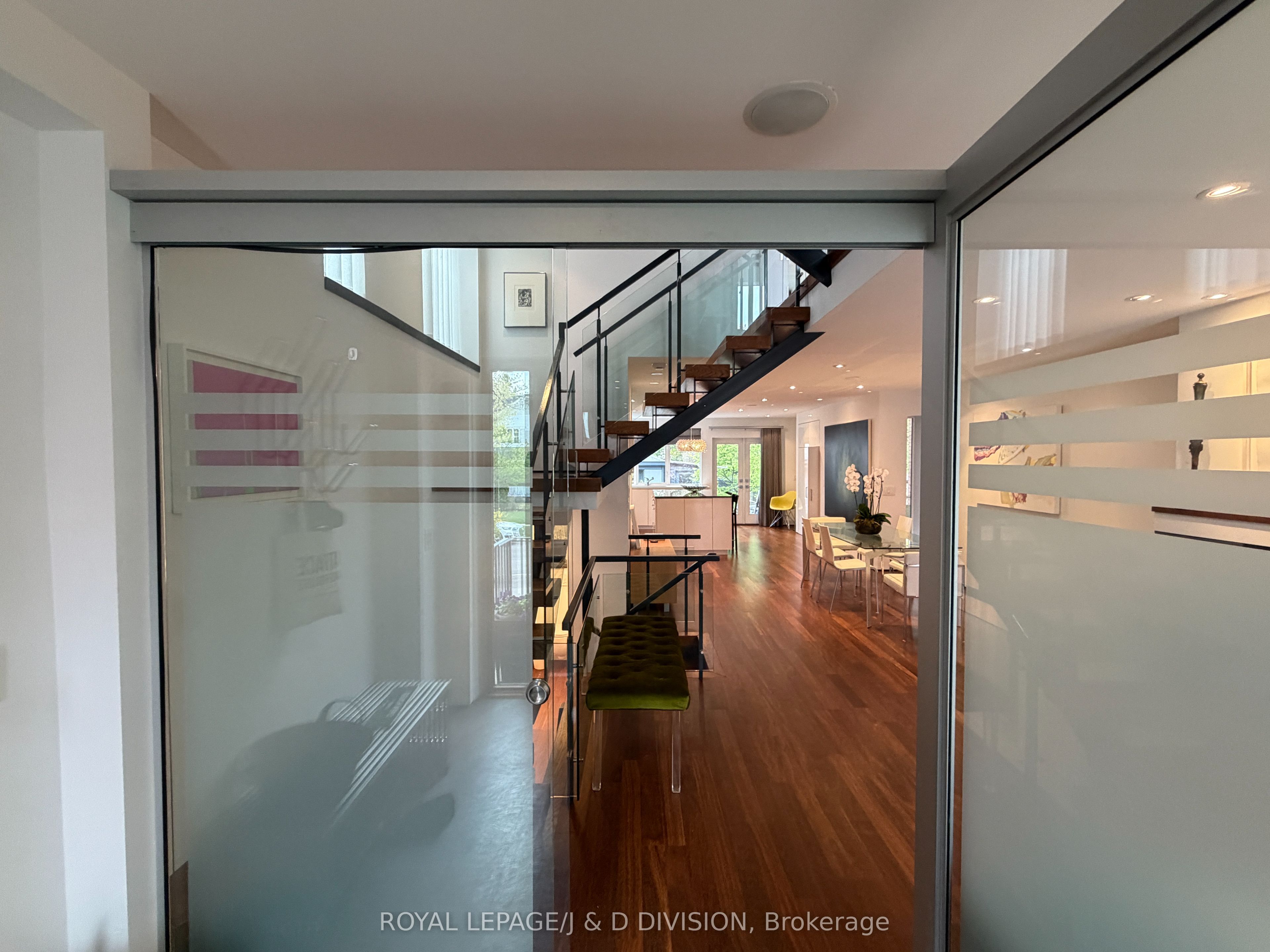44 Standish Avenue, Toronto, ON M4W 3B1 photo 2
