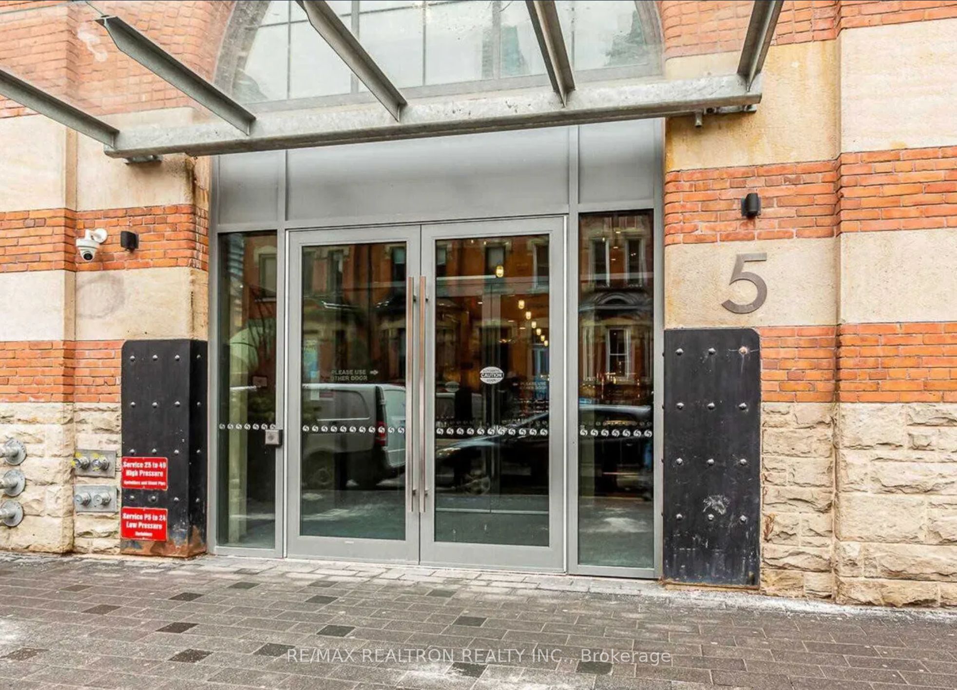 5 St Joseph Street 1307, Toronto, ON M4Y 0B6 photo 2