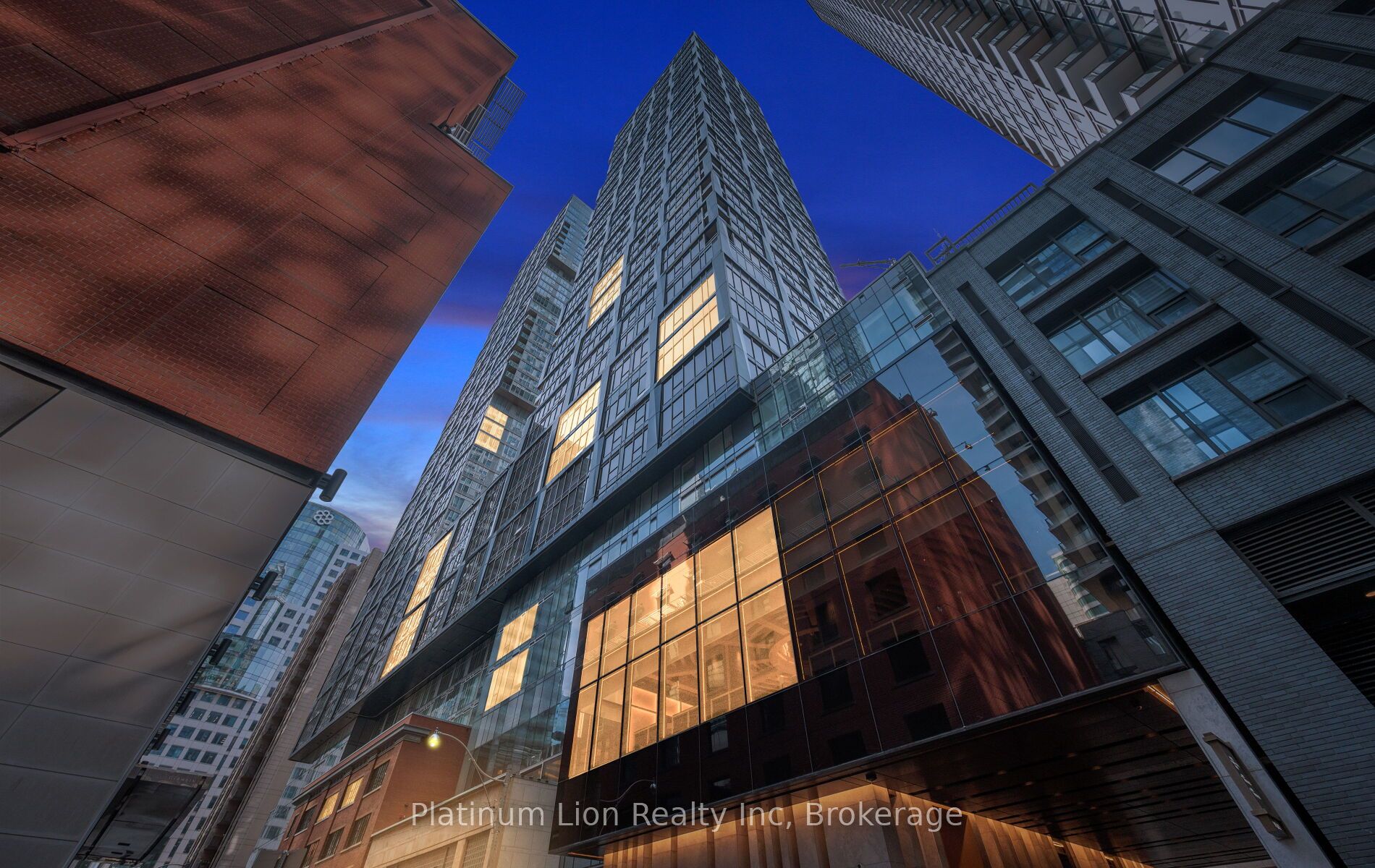 15 Mercer Street 620, Toronto, ON M5V 1H2